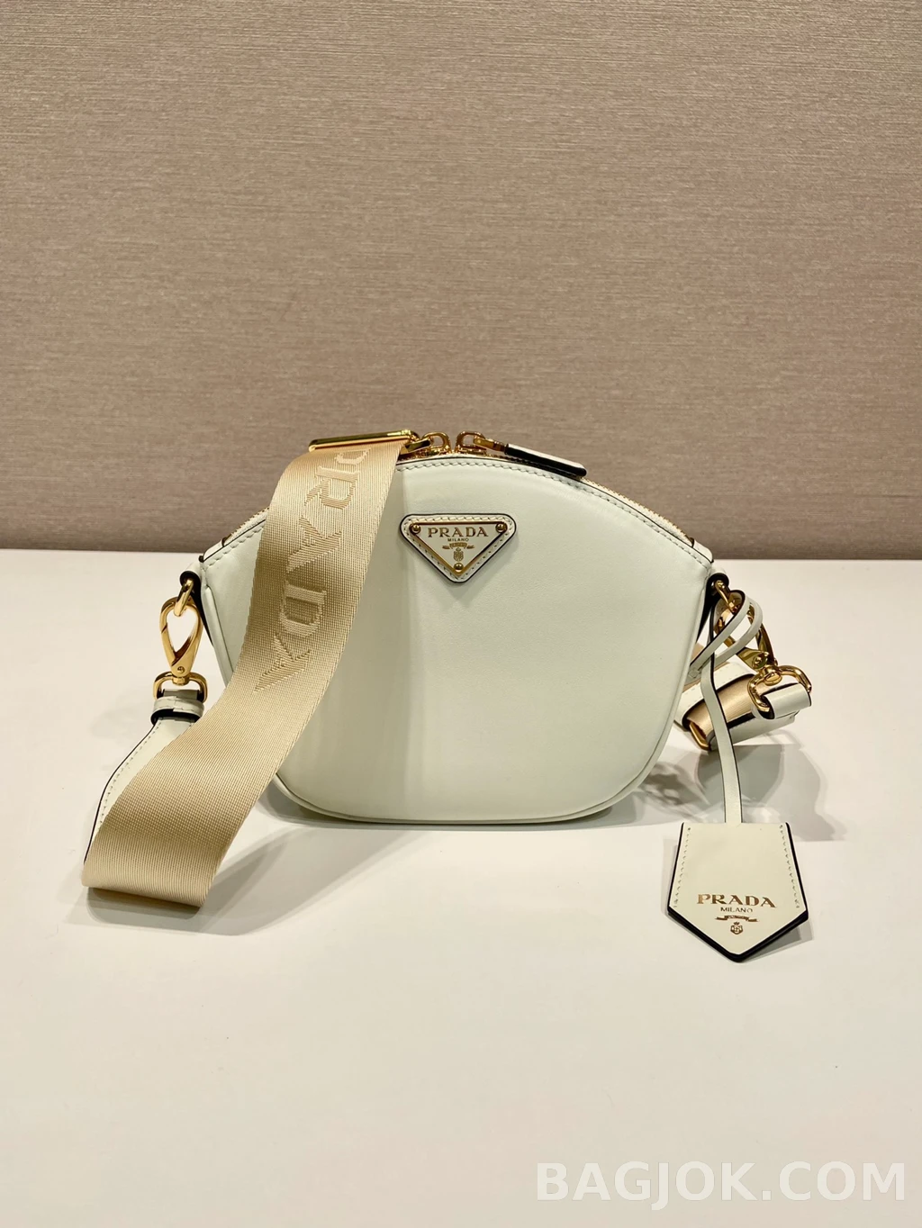 프라다 Prada 아르케 레더 하프문 크로스백 상세 이미지