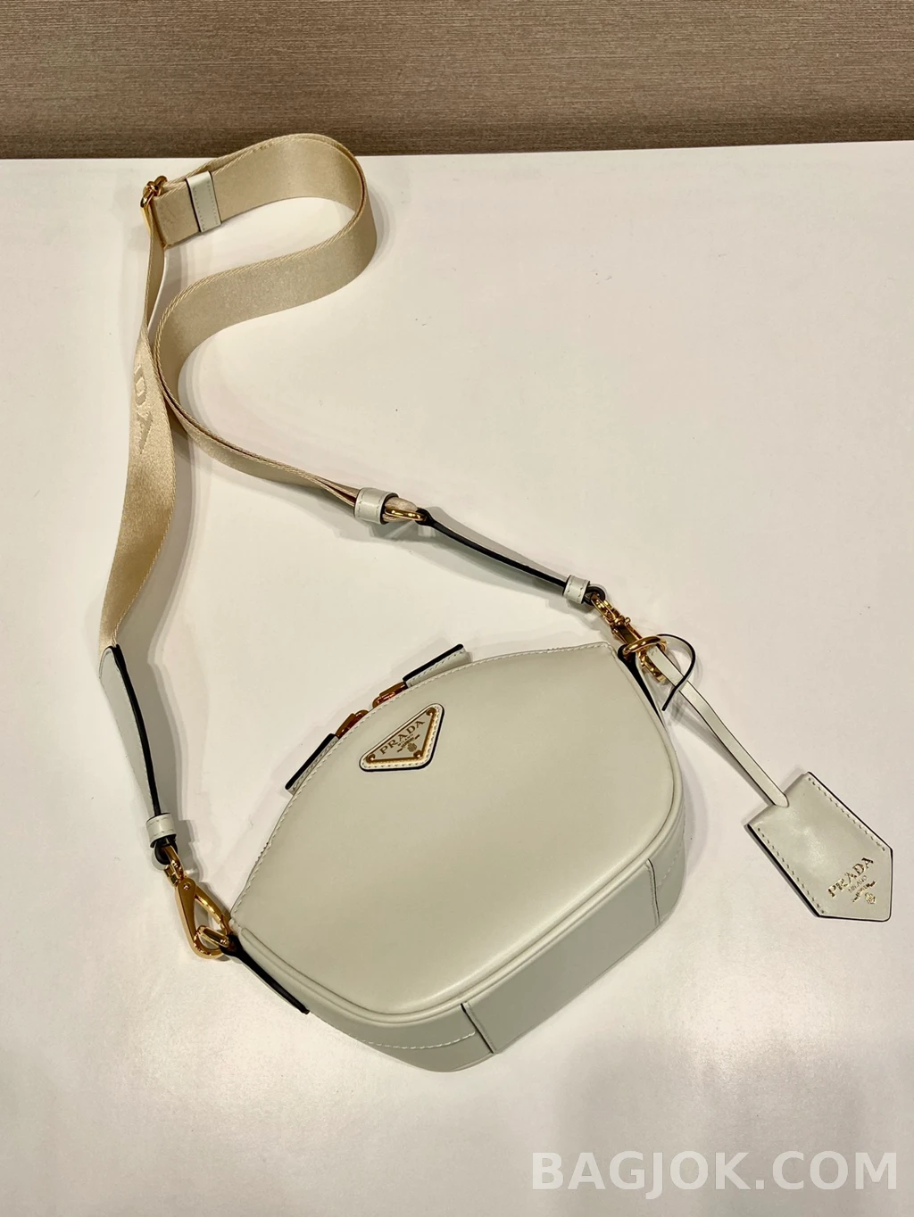 프라다 Prada 아르케 레더 하프문 크로스백 상세 이미지