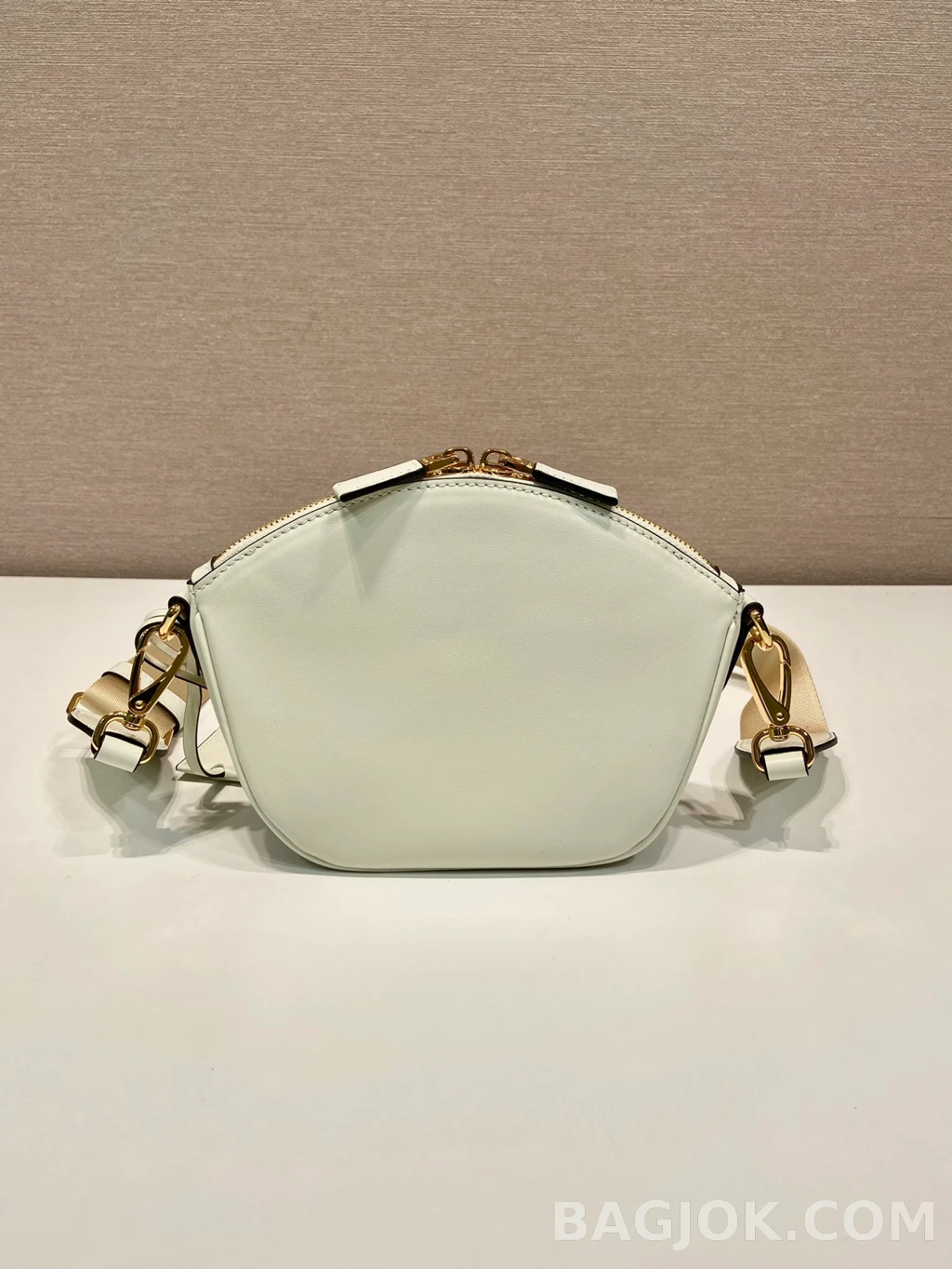 프라다 Prada 아르케 레더 하프문 크로스백 상세 이미지
