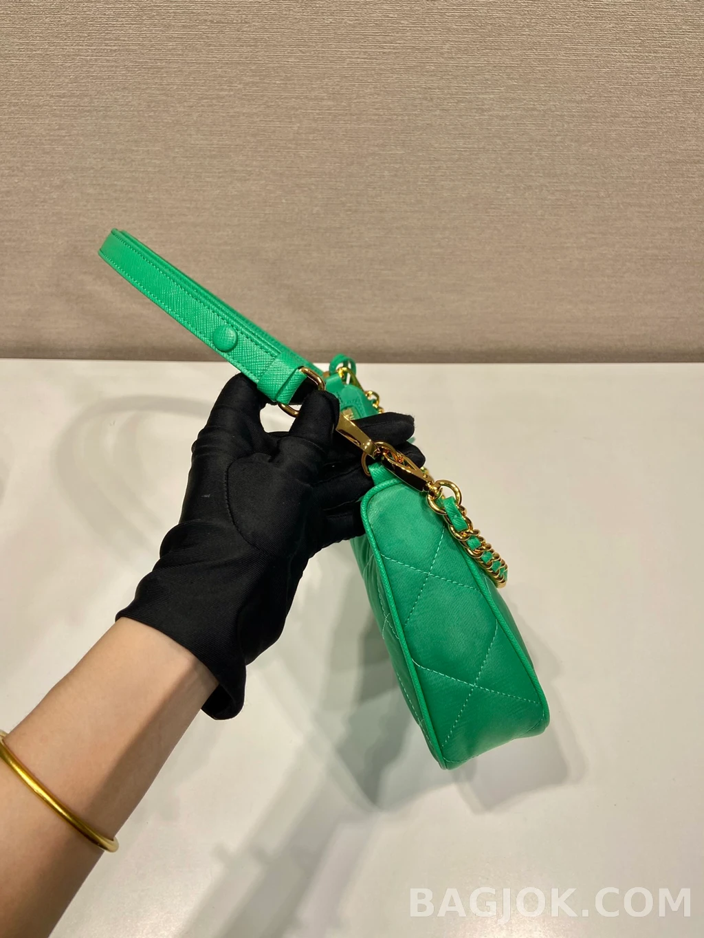 프라다 Prada 퀄팅 리나일론 나파레더 미니 숄더백 상세 이미지