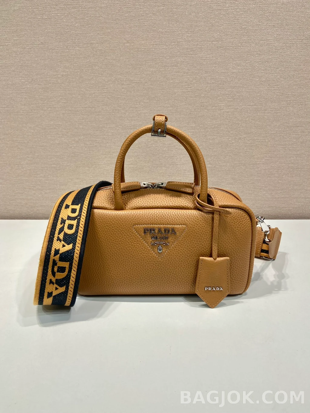 프라다 Prada 디어그레인 레더 미니 보스턴백 상세 이미지