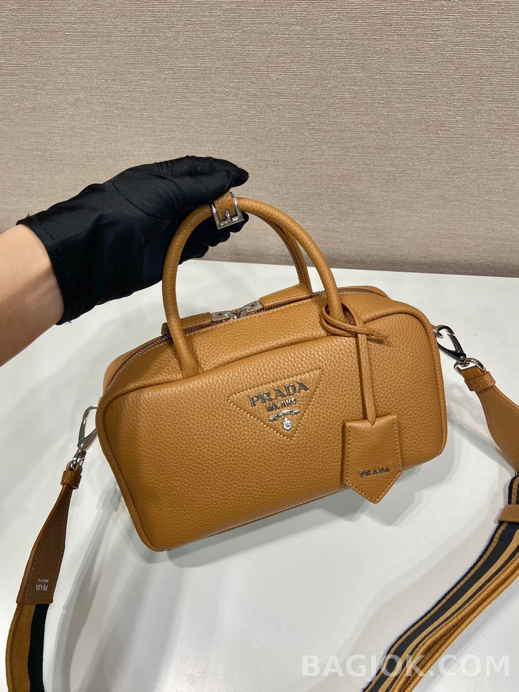 프라다 Prada 디어그레인 레더 미니 보스턴백 상세 이미지