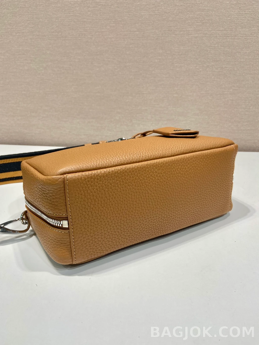 프라다 Prada 디어그레인 레더 미니 보스턴백 상세 이미지