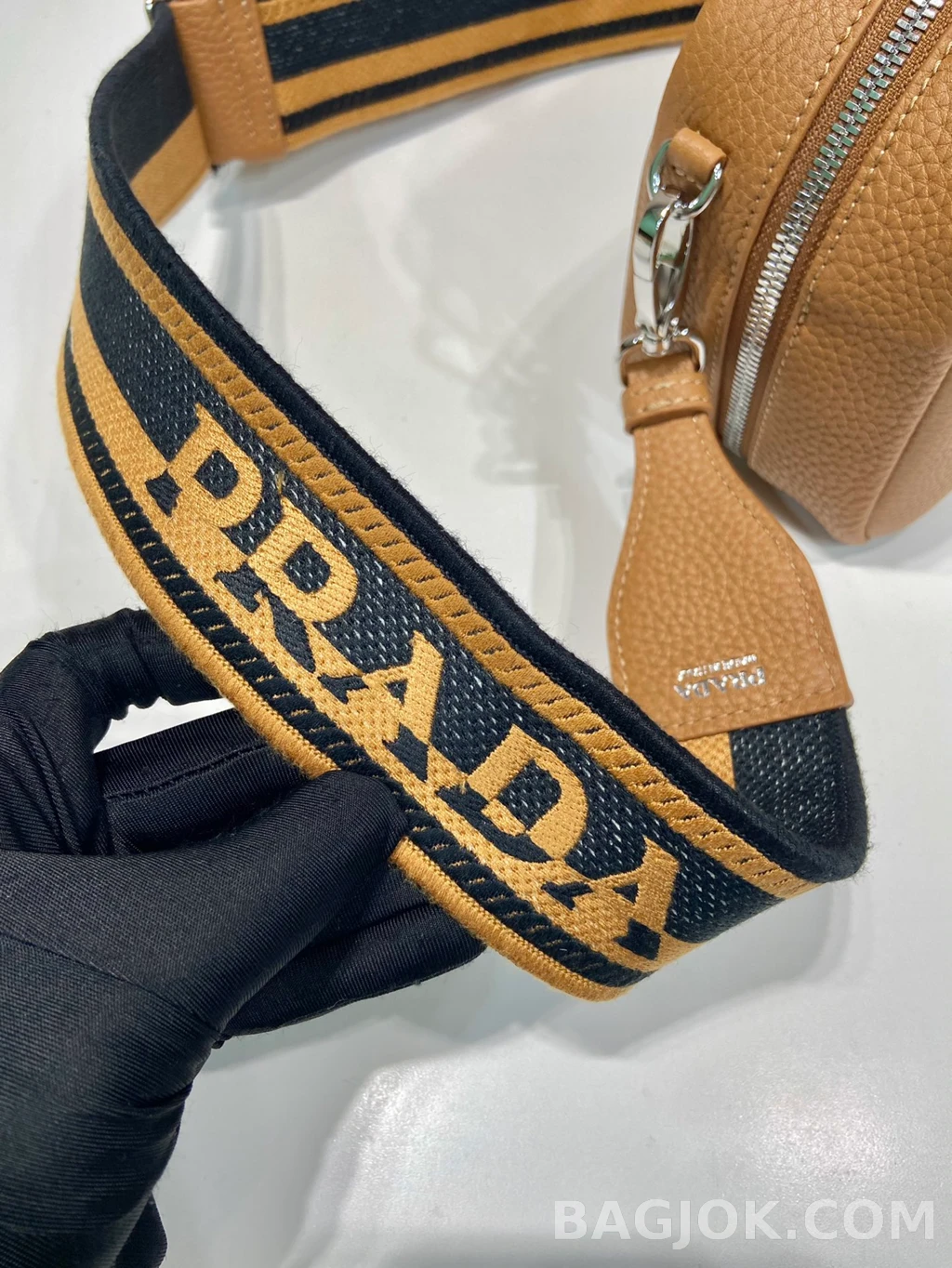 프라다 Prada 디어그레인 레더 미니 보스턴백 상세 이미지