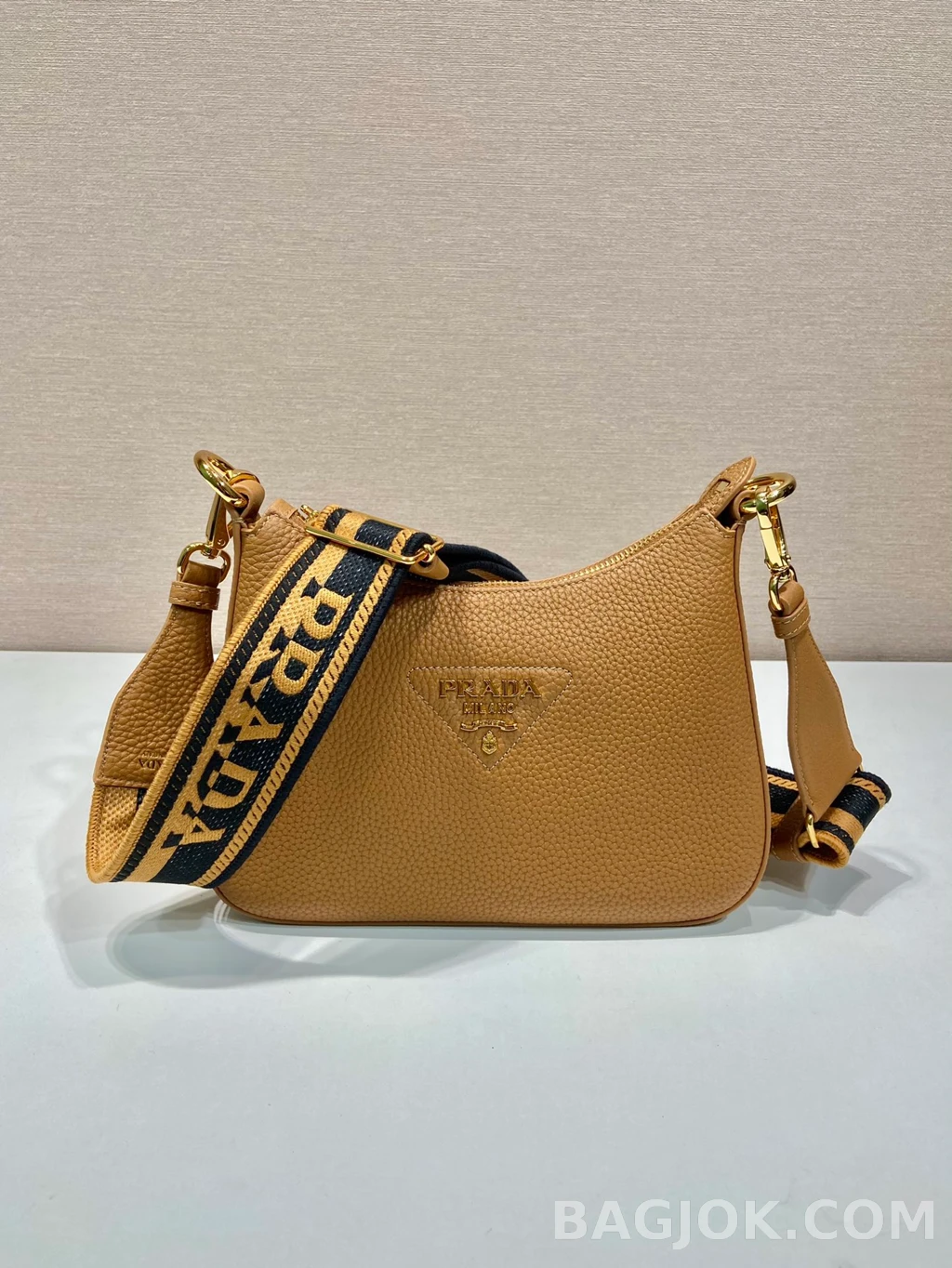 프라다 Prada 자카드 스트랩 그레인레더 숄더백 상세 이미지