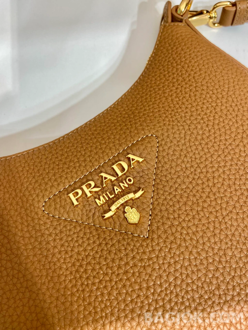 프라다 Prada 자카드 스트랩 그레인레더 숄더백 상세 이미지