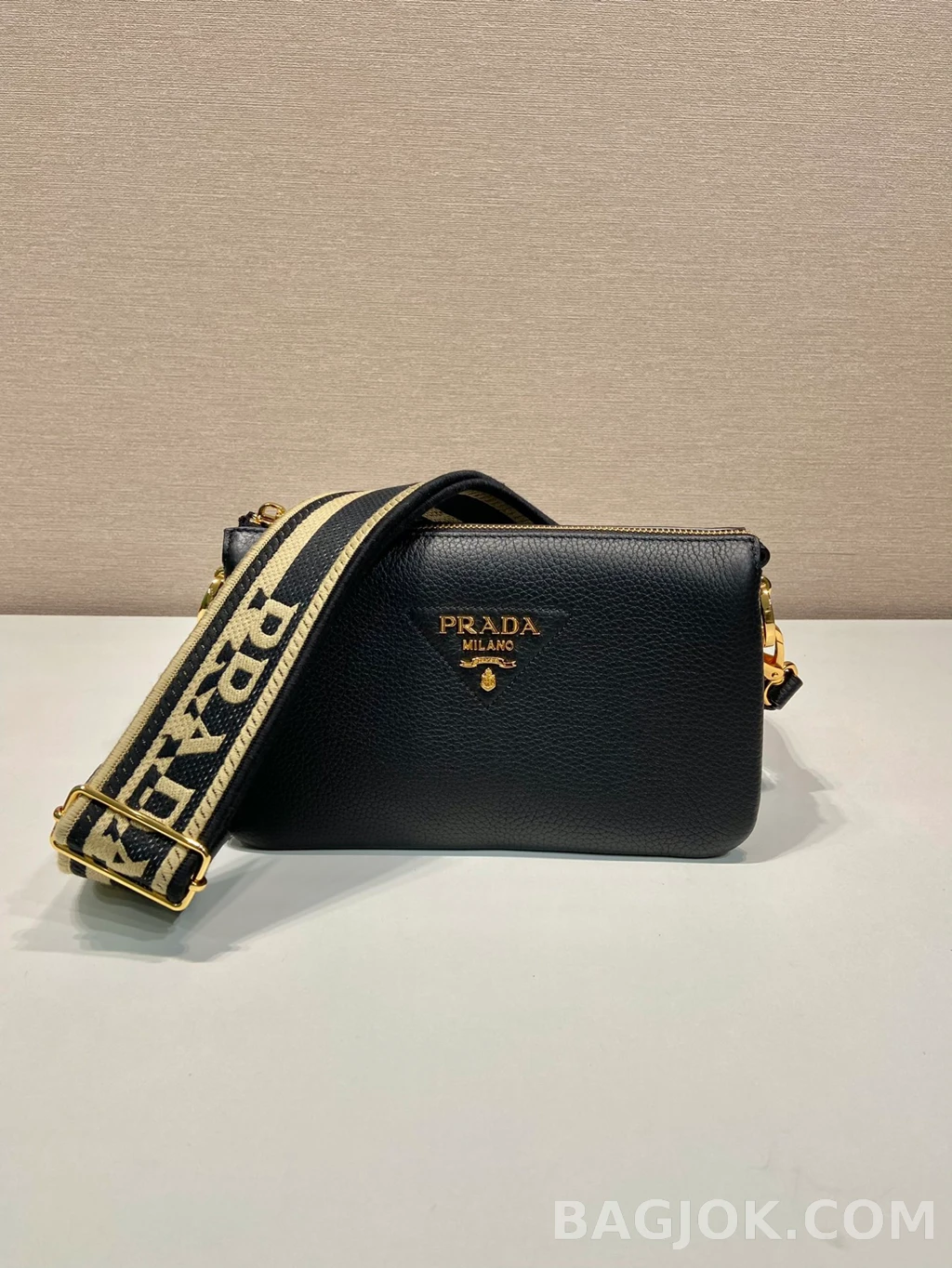 프라다 Prada 자카드 스트랩 디어그레인 레더 트리플 컴파트먼트 숄더백 상세 이미지