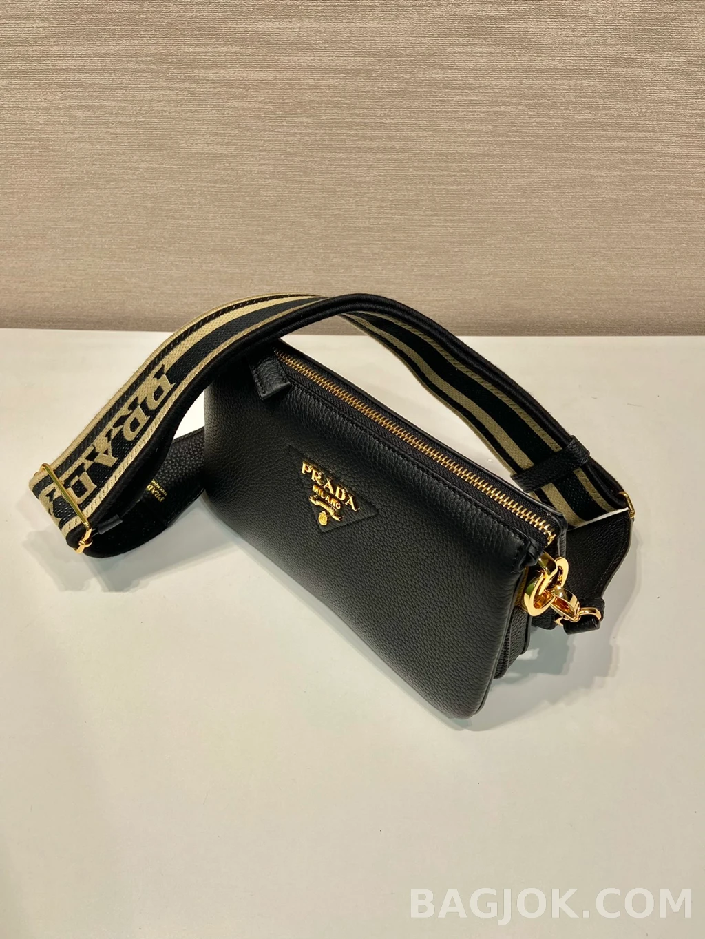 프라다 Prada 자카드 스트랩 디어그레인 레더 트리플 컴파트먼트 숄더백 상세 이미지