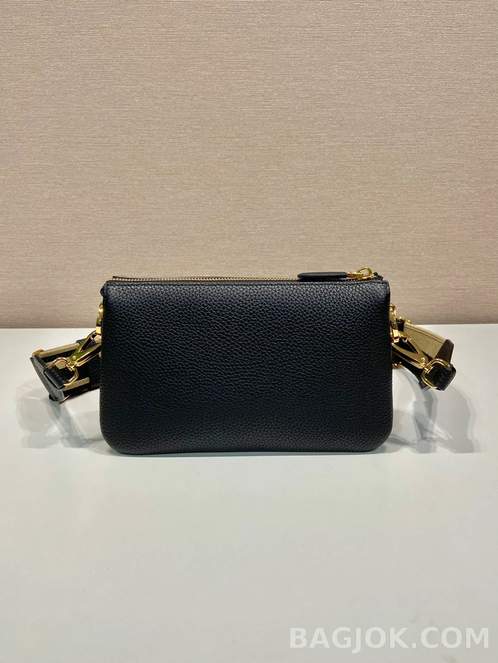 프라다 Prada 자카드 스트랩 디어그레인 레더 트리플 컴파트먼트 숄더백 상세 이미지