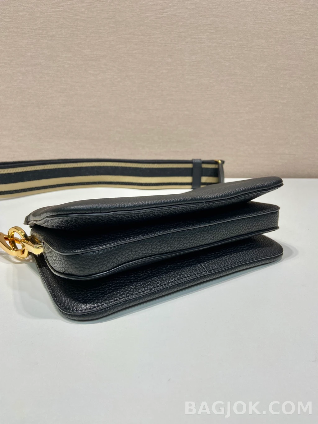 프라다 Prada 자카드 스트랩 디어그레인 레더 트리플 컴파트먼트 숄더백 상세 이미지