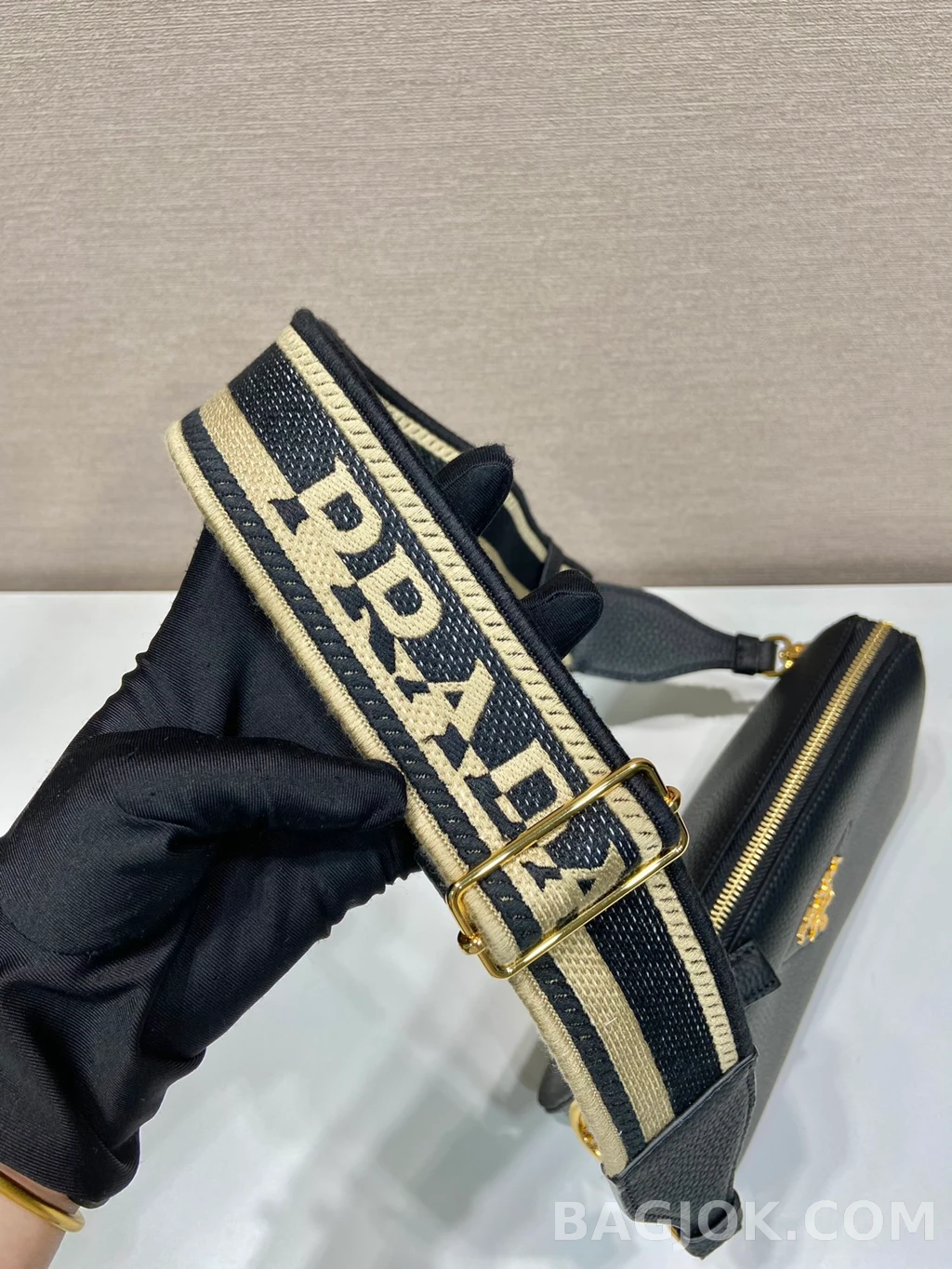 프라다 Prada 자카드 스트랩 디어그레인 레더 트리플 컴파트먼트 숄더백 상세 이미지