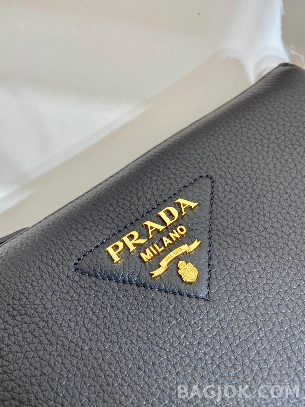 프라다 Prada 자카드 스트랩 디어그레인 레더 트리플 컴파트먼트 숄더백 상세 이미지