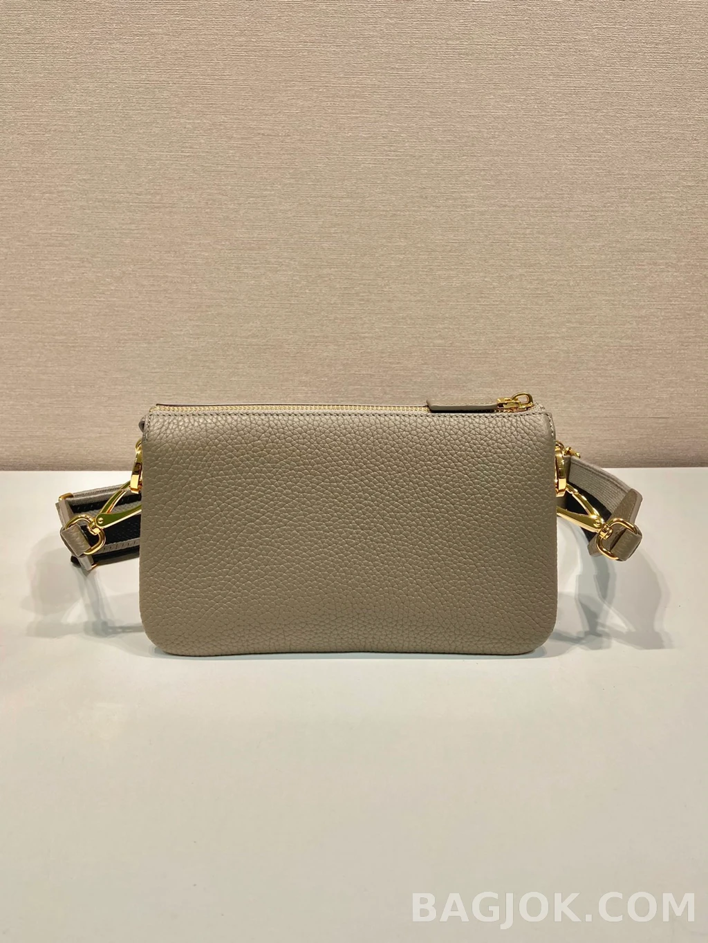 프라다 Prada 자카드 스트랩 디어그레인 레더 트리플 컴파트먼트 숄더백 상세 이미지