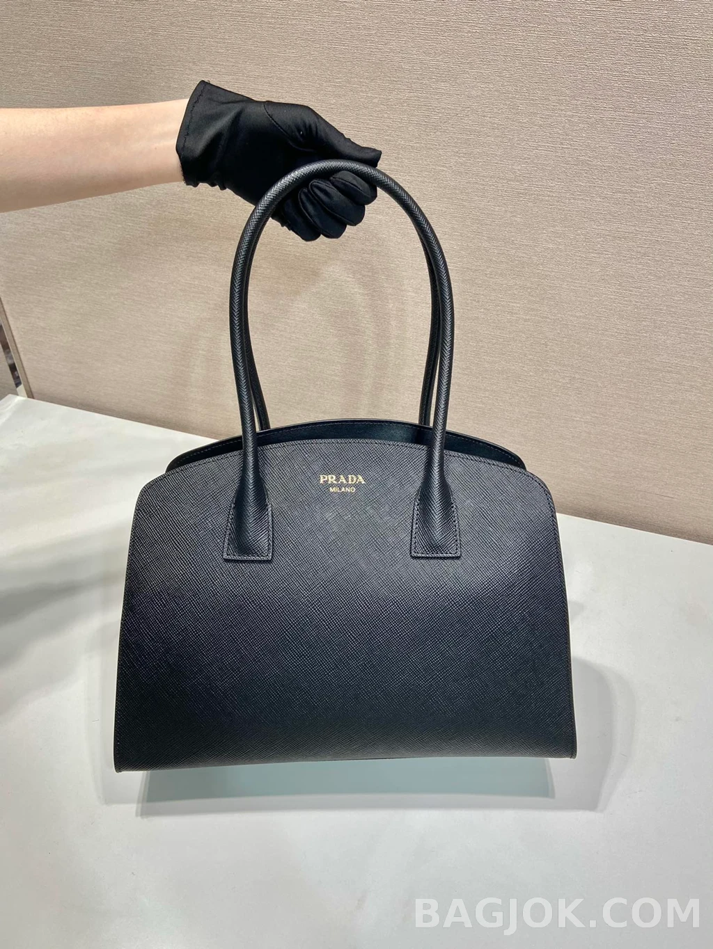 프라다 Prada 사피아노 레더 탑 롱핸들백 상세 이미지