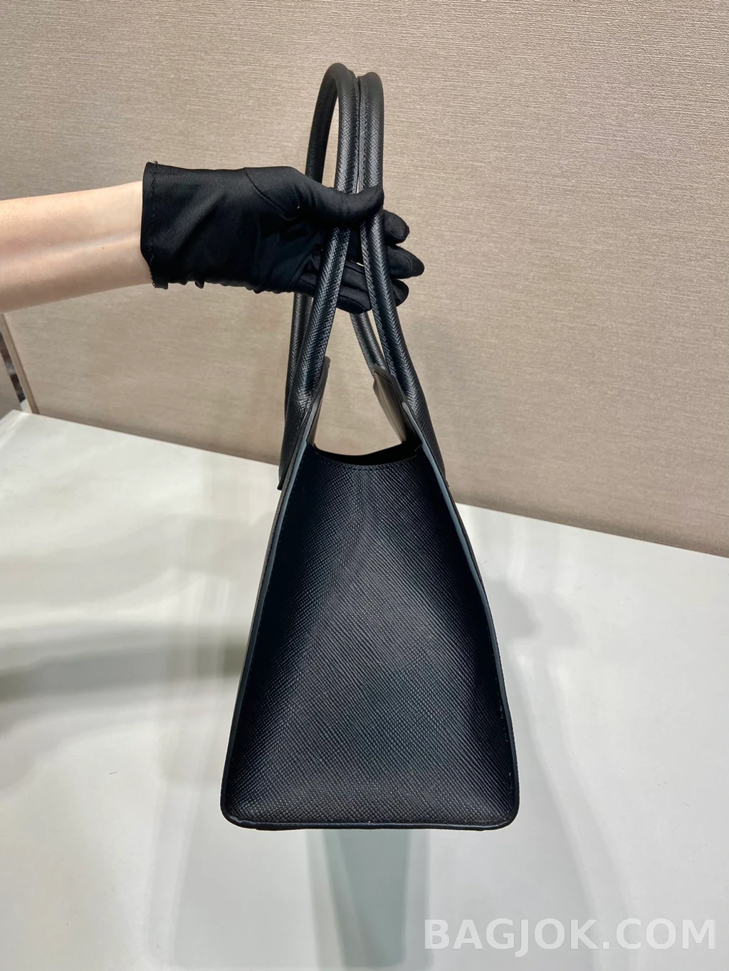 프라다 Prada 사피아노 레더 탑 롱핸들백 상세 이미지