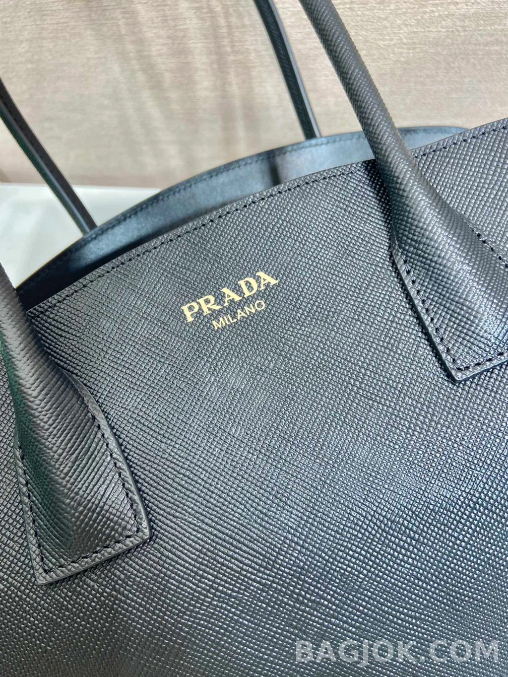 프라다 Prada 사피아노 레더 탑 롱핸들백 상세 이미지