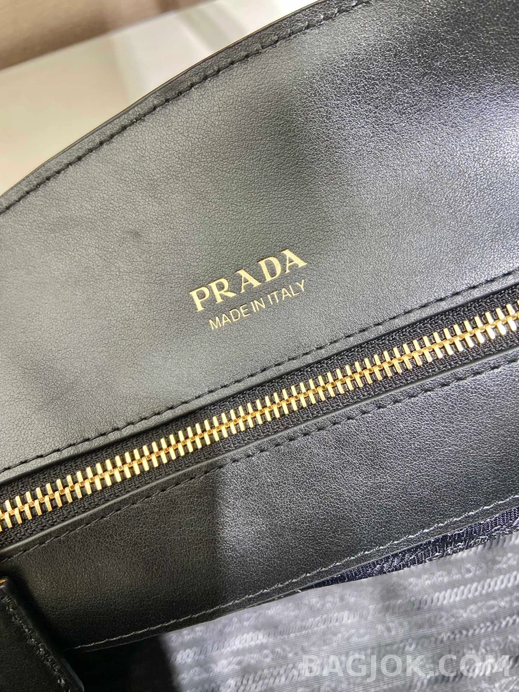 프라다 Prada 사피아노 레더 탑 롱핸들백 상세 이미지