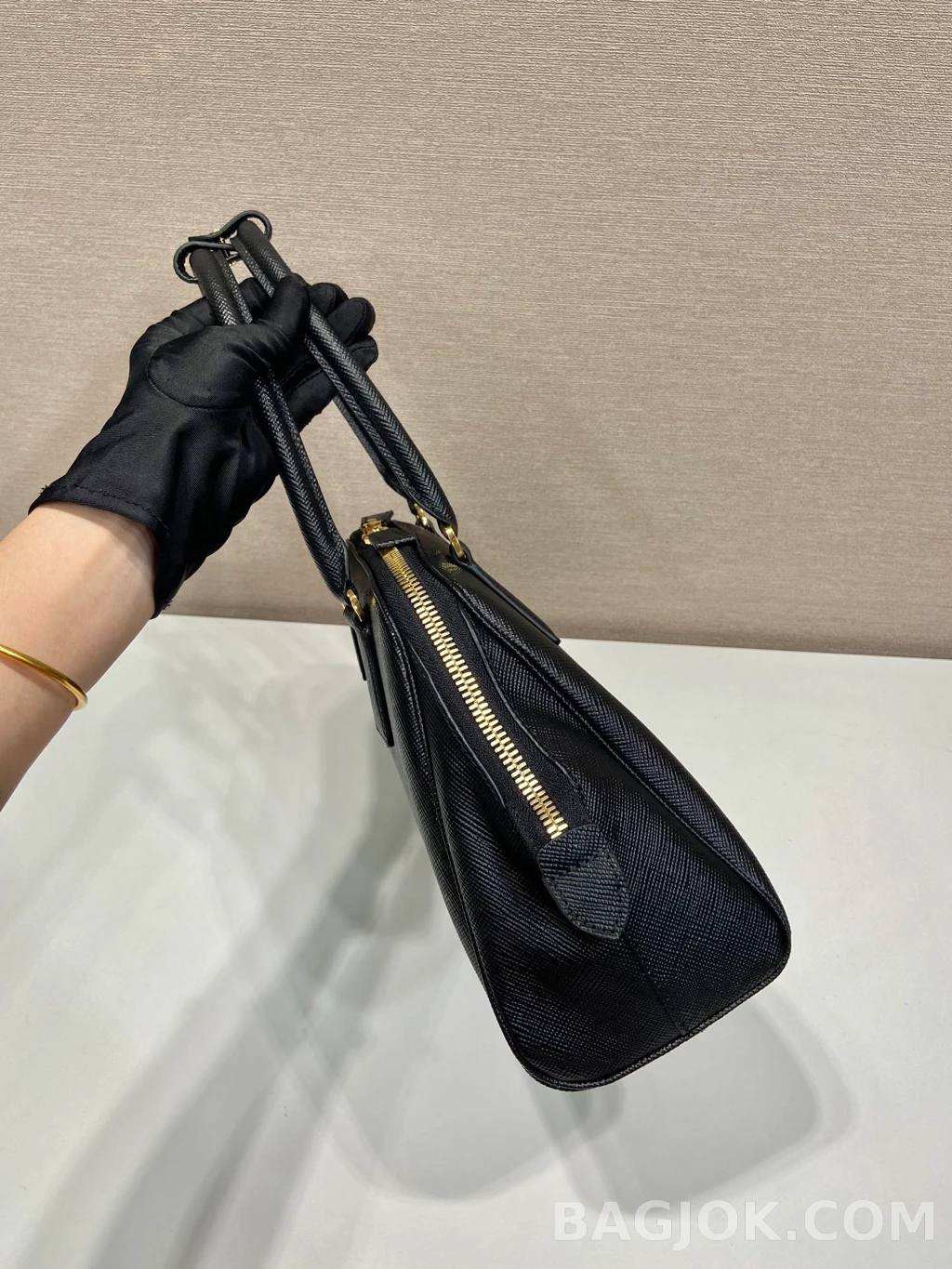 프라다 Prada 사피아노 돔 탑핸들 쉘 토트백 상세 이미지