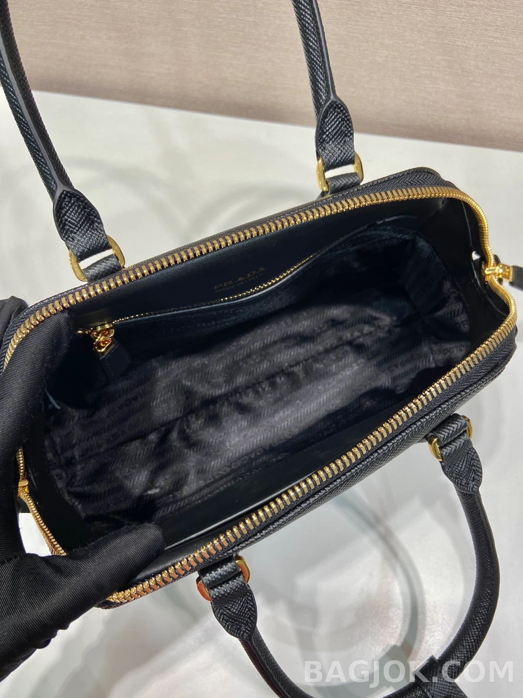 프라다 Prada 사피아노 돔 탑핸들 쉘 토트백 상세 이미지