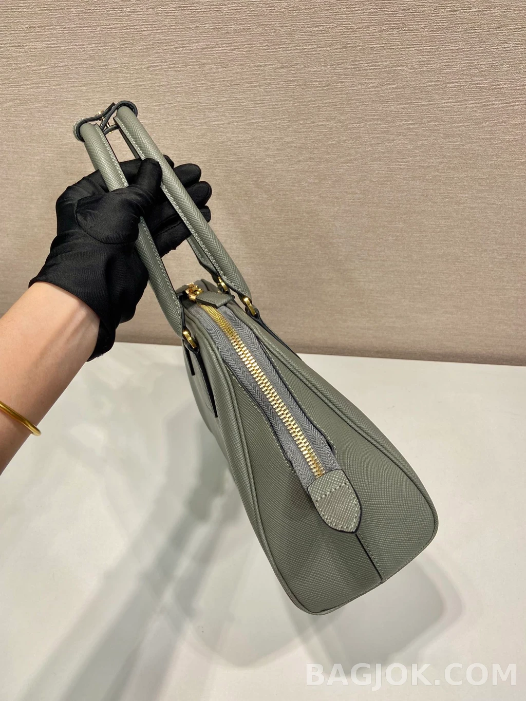 프라다 Prada 사피아노 돔 탑핸들 쉘 토트백 상세 이미지