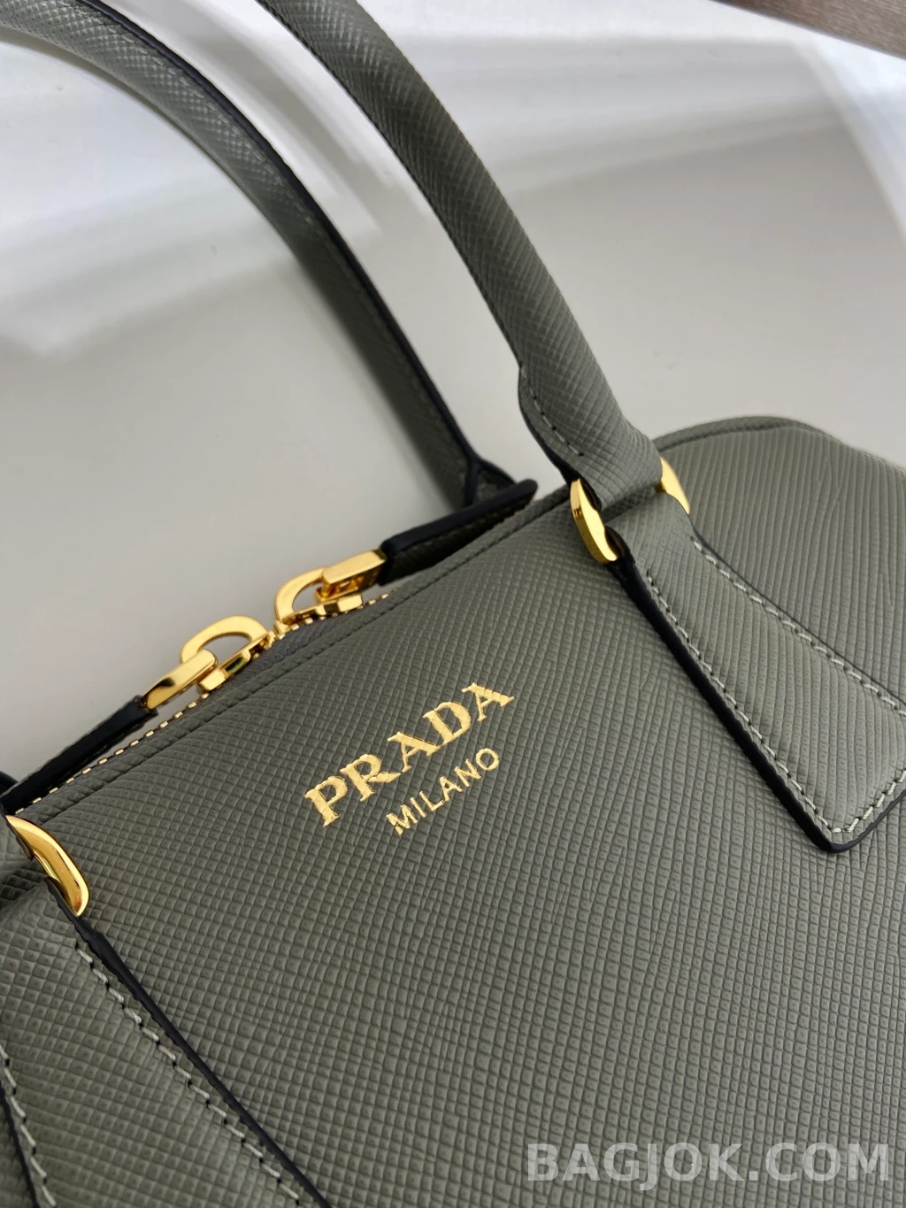 프라다 Prada 사피아노 돔 탑핸들 쉘 토트백 상세 이미지