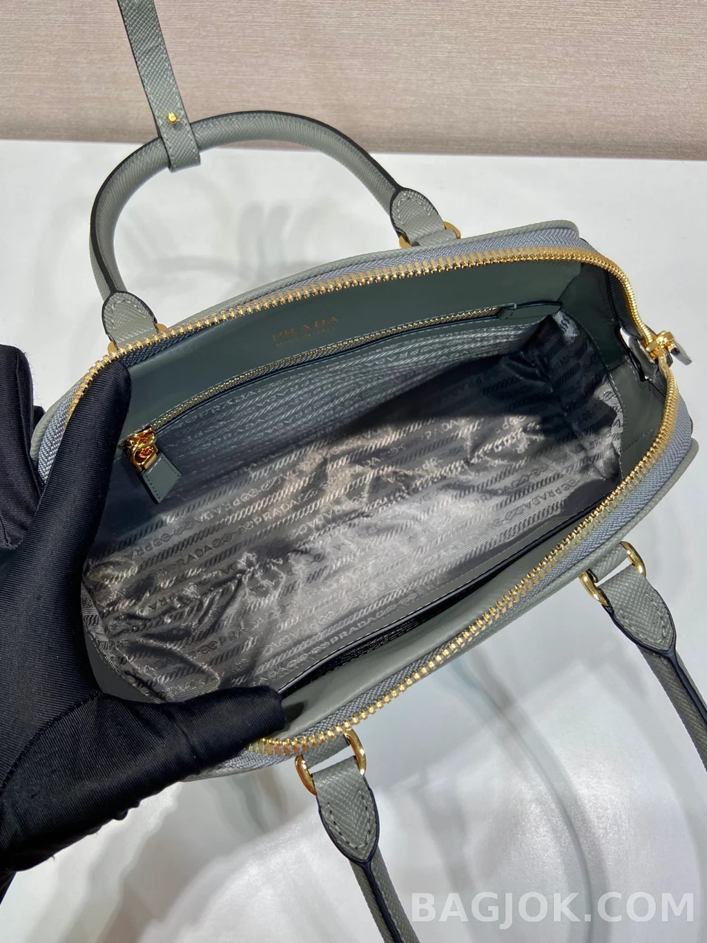 프라다 Prada 사피아노 돔 탑핸들 쉘 토트백 상세 이미지