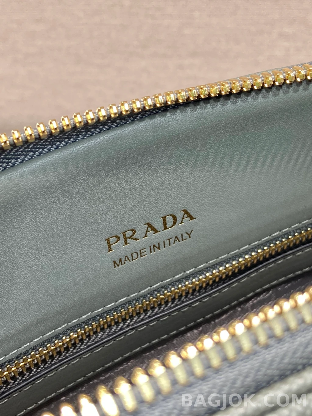 프라다 Prada 사피아노 돔 탑핸들 쉘 토트백 상세 이미지