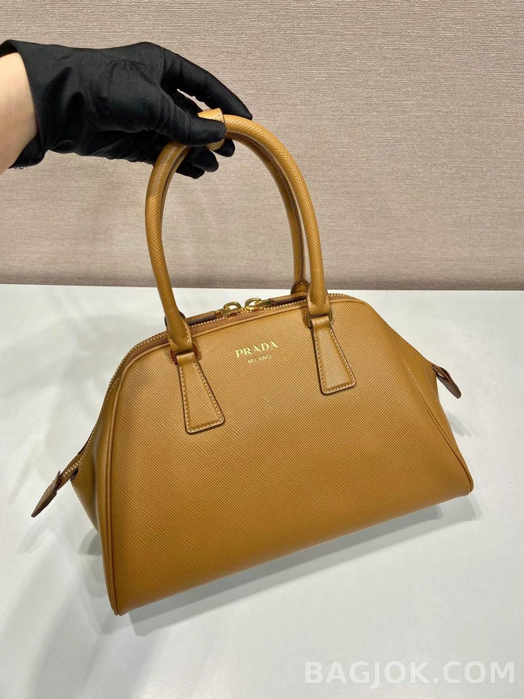 프라다 Prada 사피아노 돔 탑핸들 쉘 토트백 상세 이미지