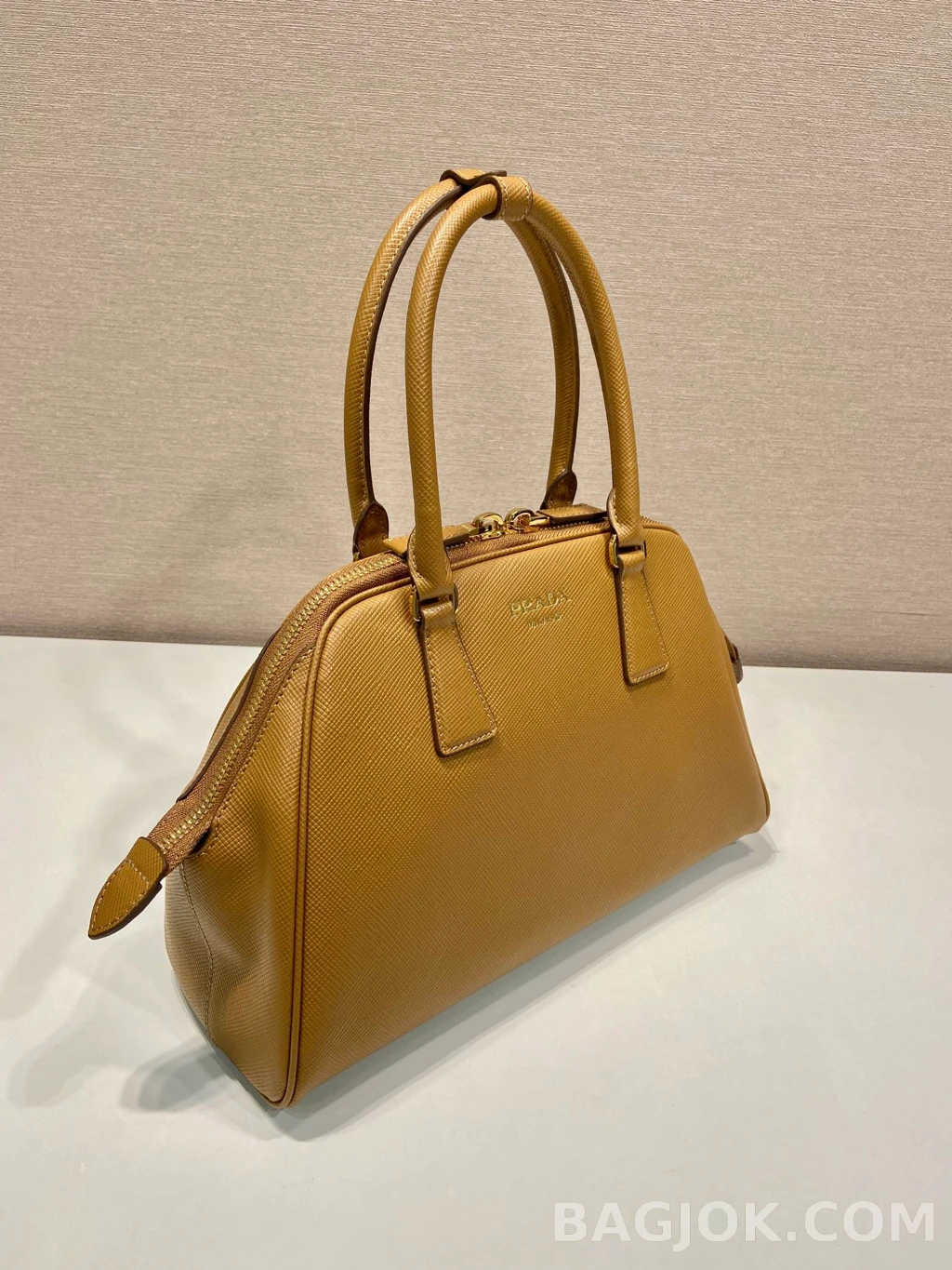 프라다 Prada 사피아노 돔 탑핸들 쉘 토트백 상세 이미지