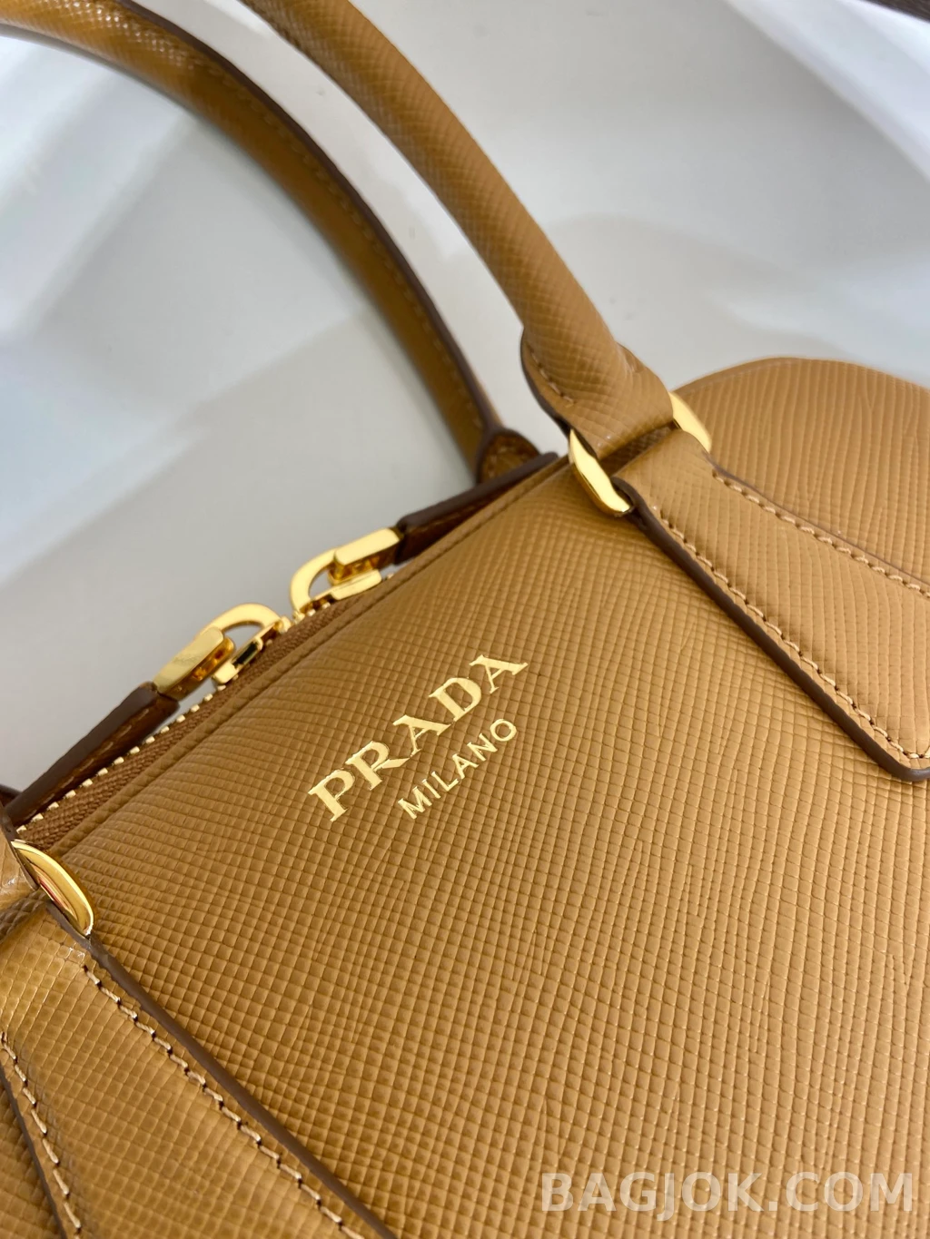 프라다 Prada 사피아노 돔 탑핸들 쉘 토트백 상세 이미지