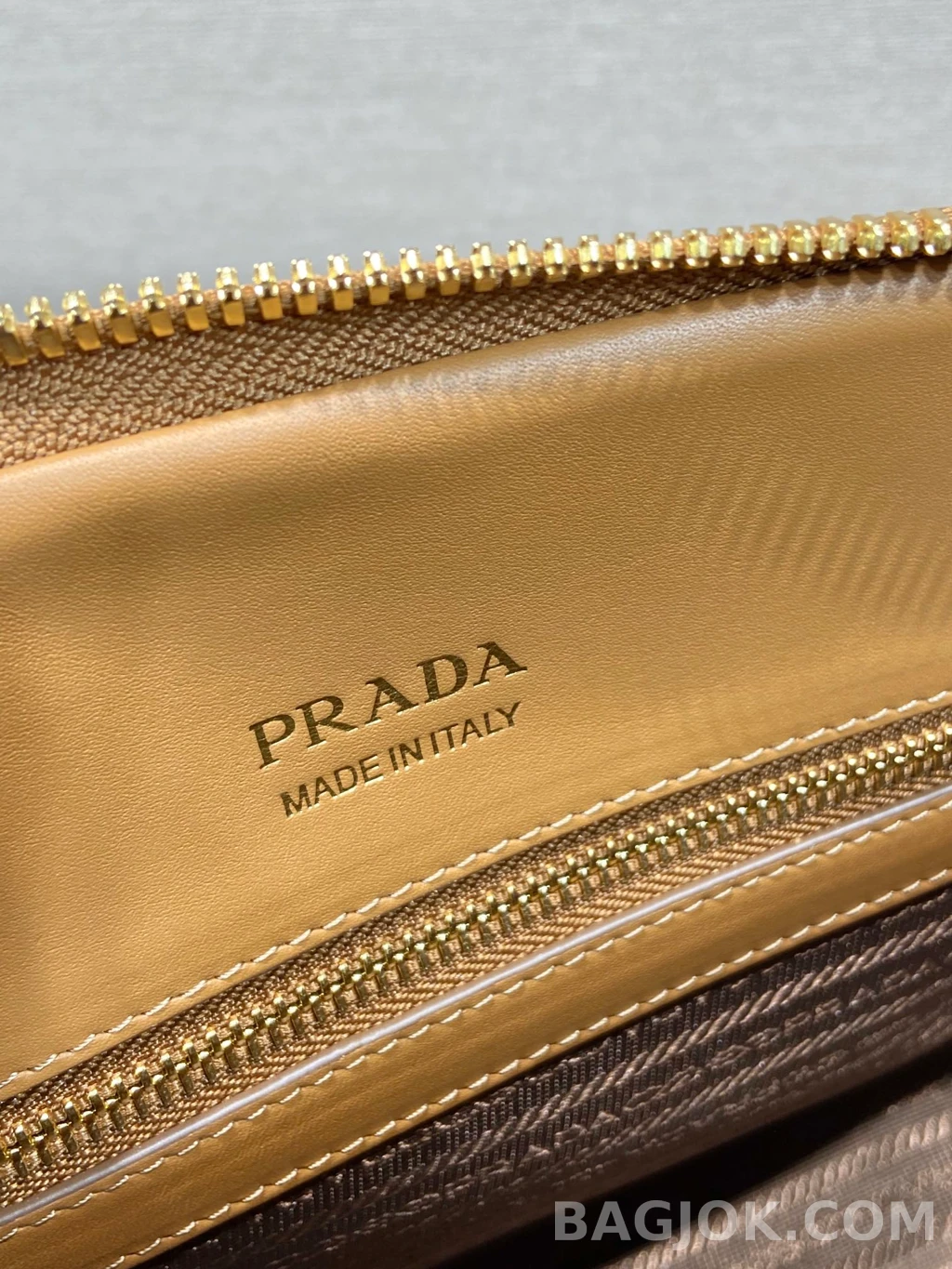 프라다 Prada 사피아노 돔 탑핸들 쉘 토트백 상세 이미지