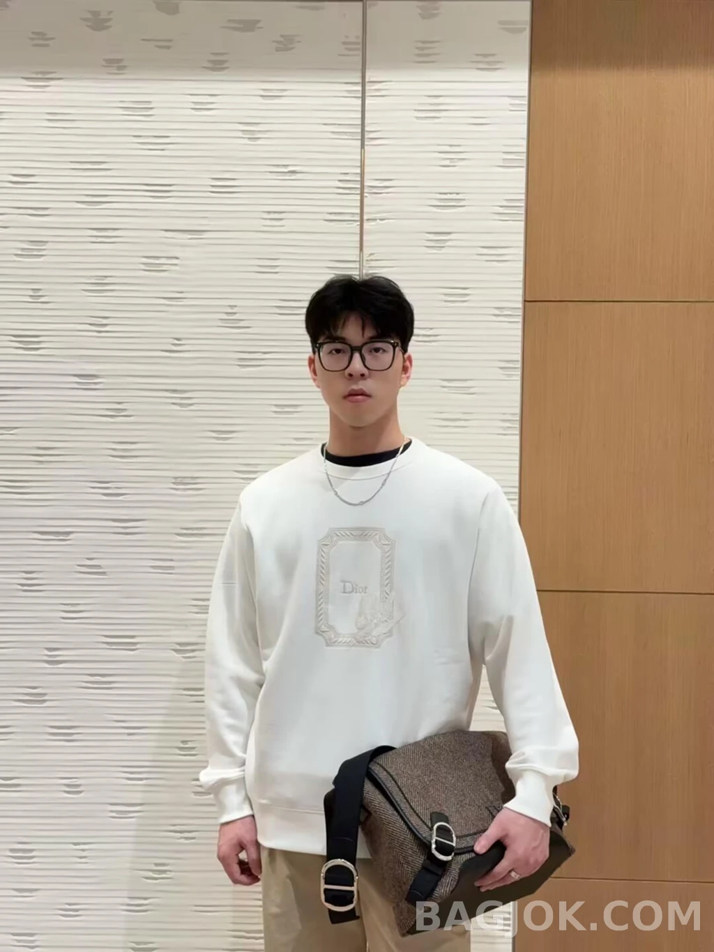 디올 디올 허밍버드 자수 맨투맨 상세 이미지
