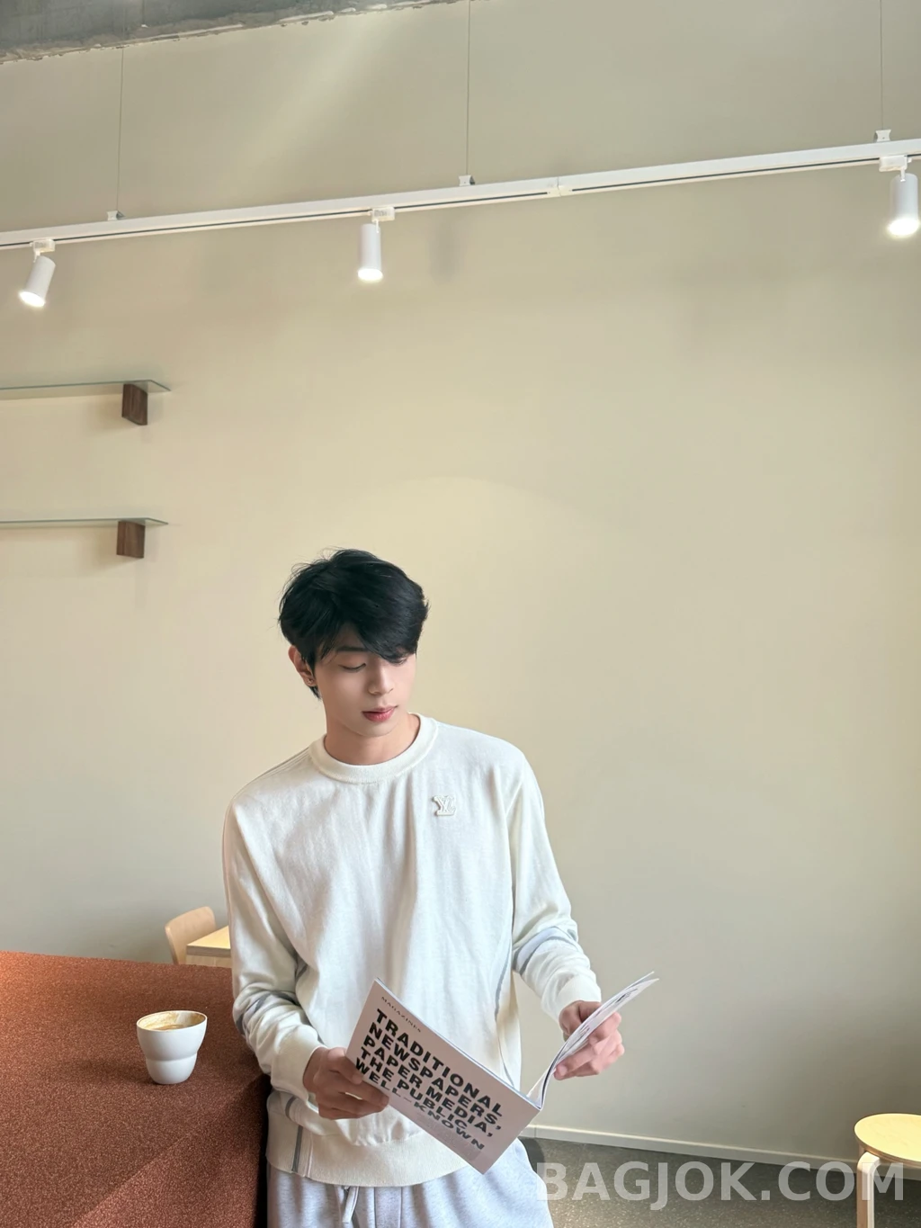 루이비통 루이비통 슬리브 그래픽 니트 스웨터 상세 이미지