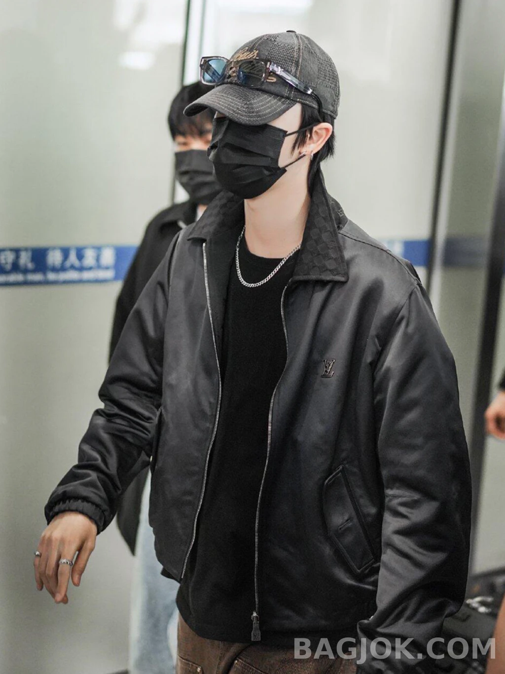 루이비통 루이비통 양면 모노그램 집업재킷 상세 이미지