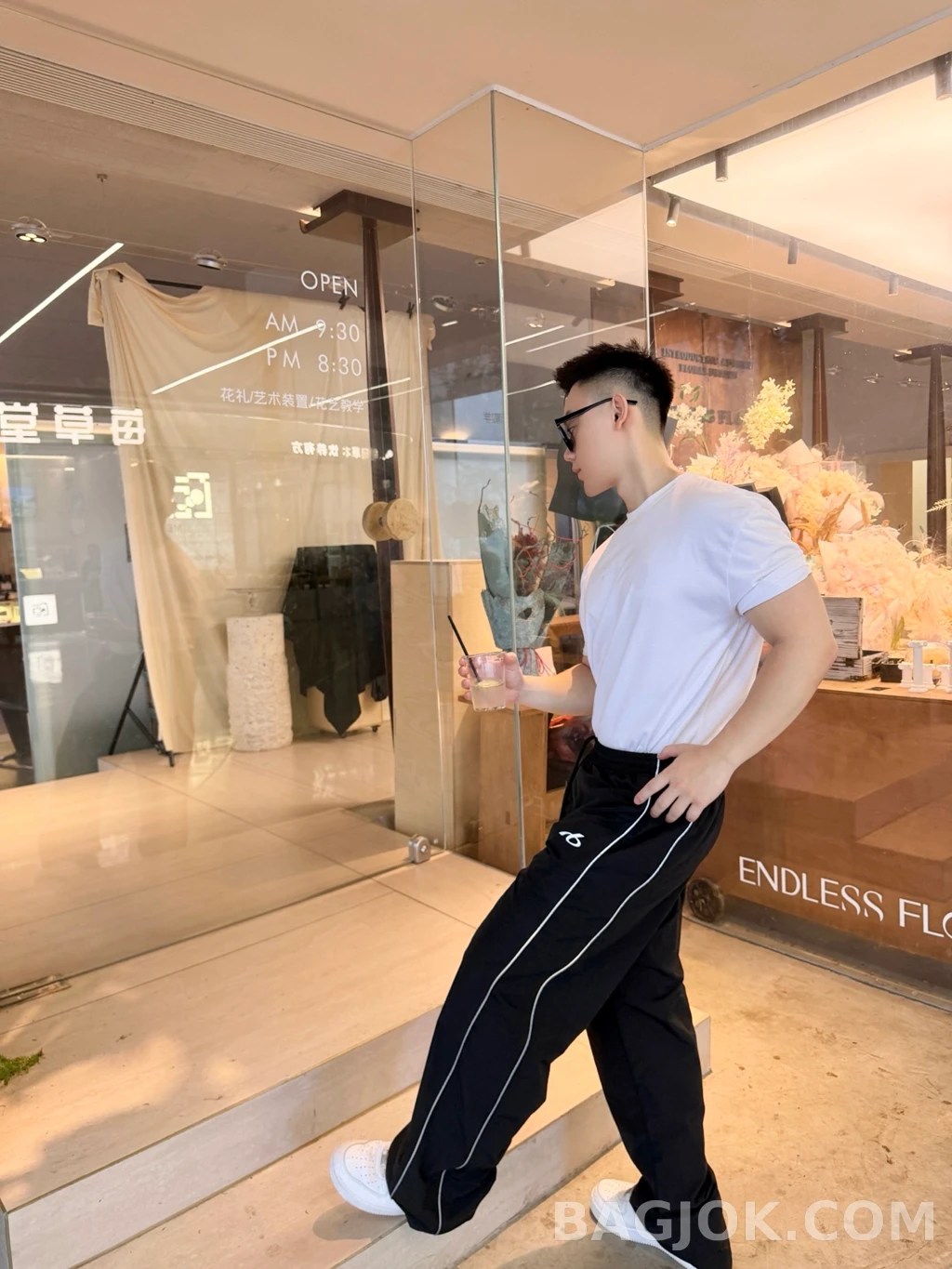 발렌시아가 발렌시아가 B 로고 트랙팬츠 상세 이미지