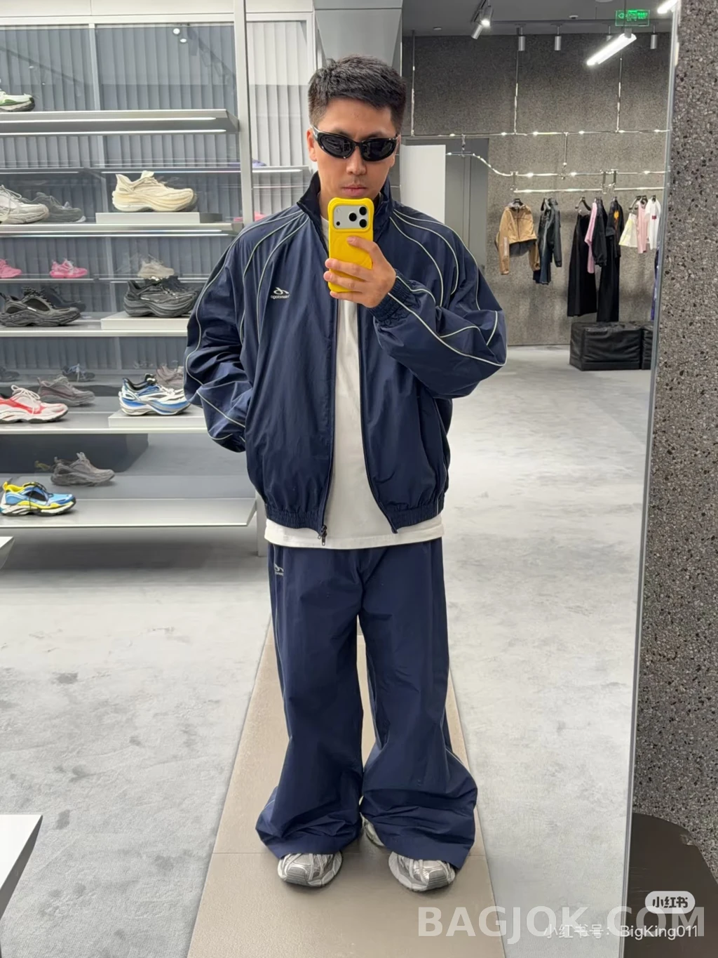 발렌시아가 발렌시아가 리플렉티브 파이핑 집업 트랙 재킷 상세 이미지