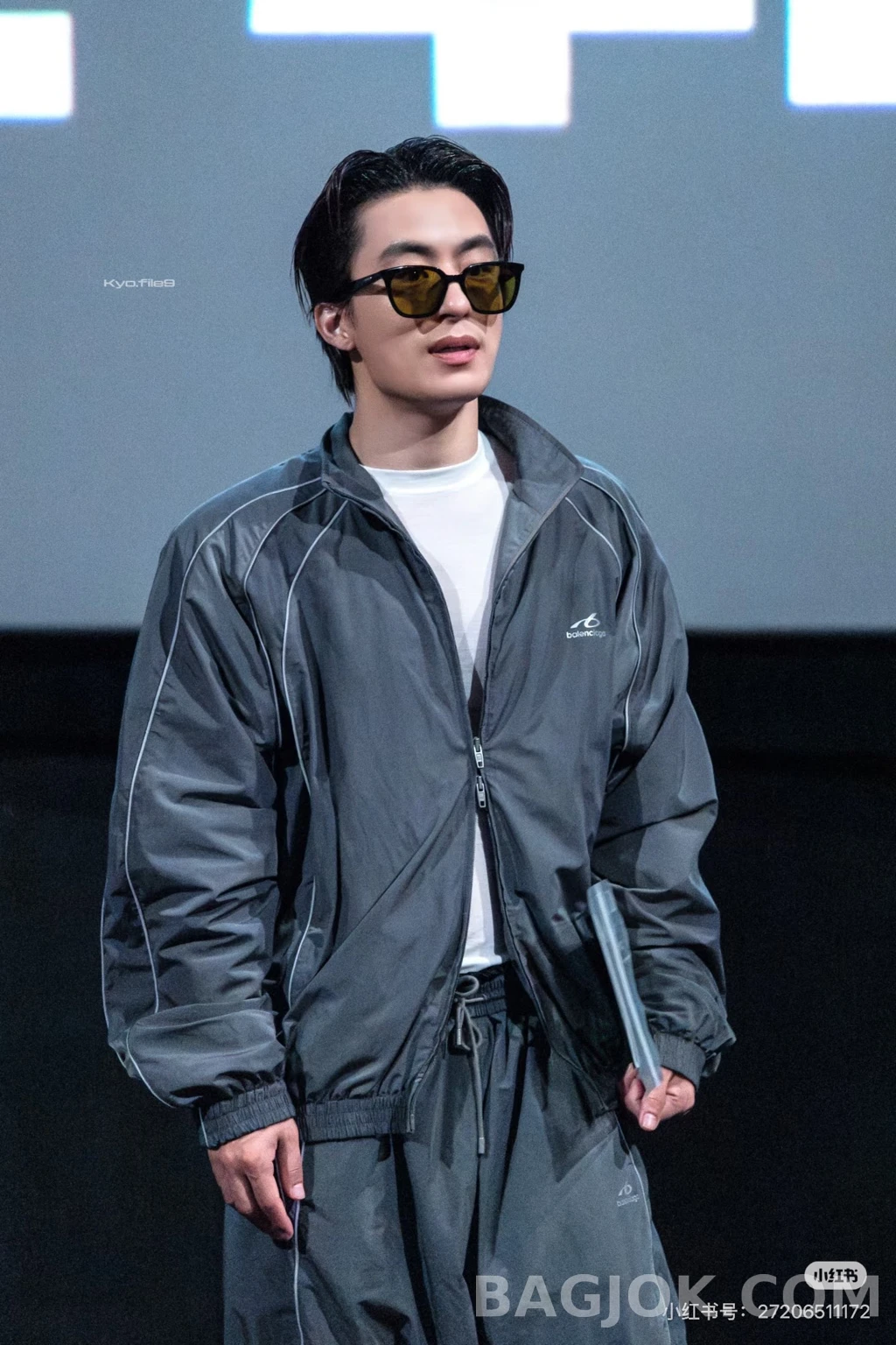 발렌시아가 발렌시아가 리플렉티브 파이핑 집업 트랙 재킷 상세 이미지