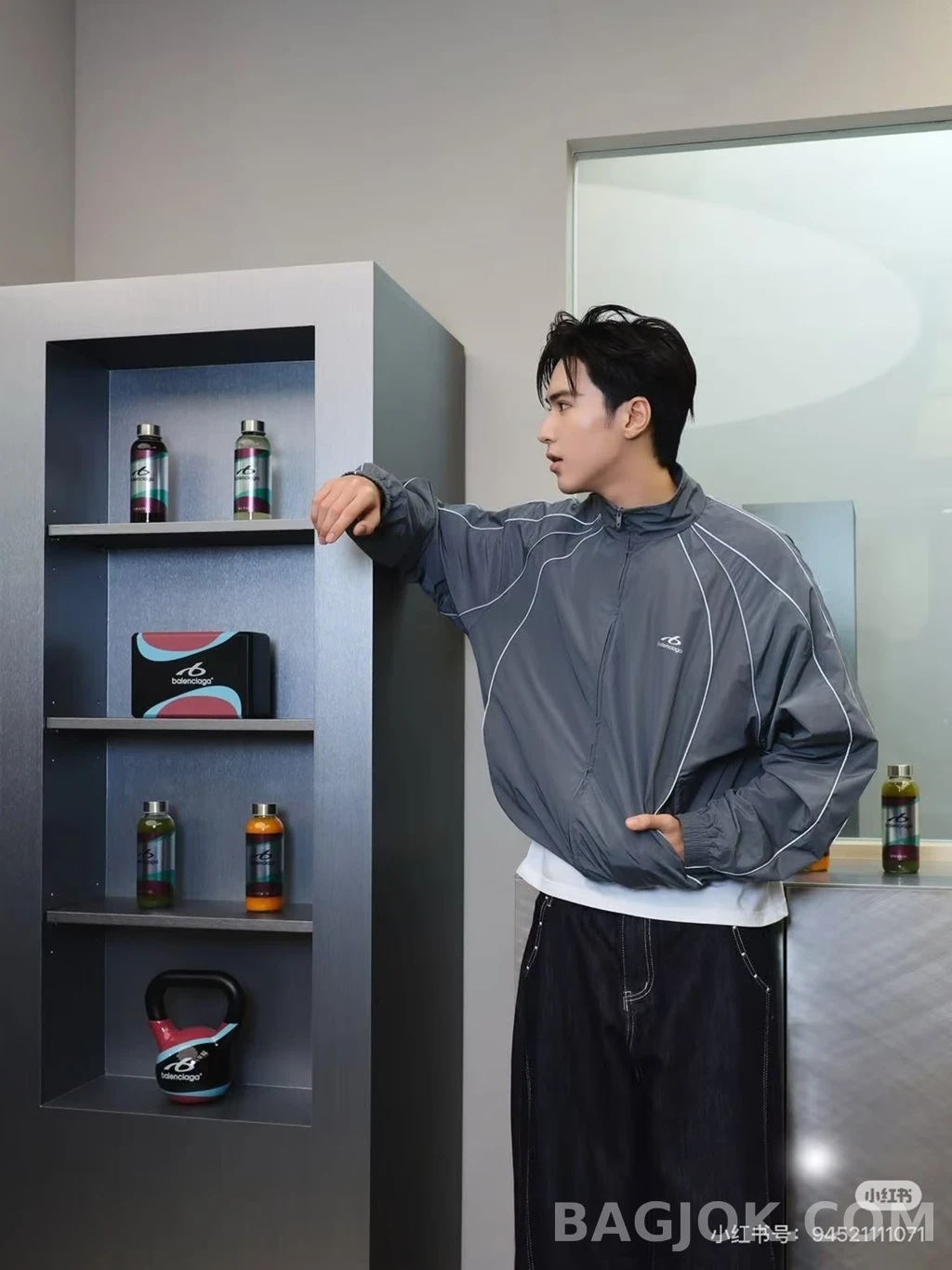 발렌시아가 발렌시아가 리플렉티브 파이핑 집업 트랙 재킷 상세 이미지
