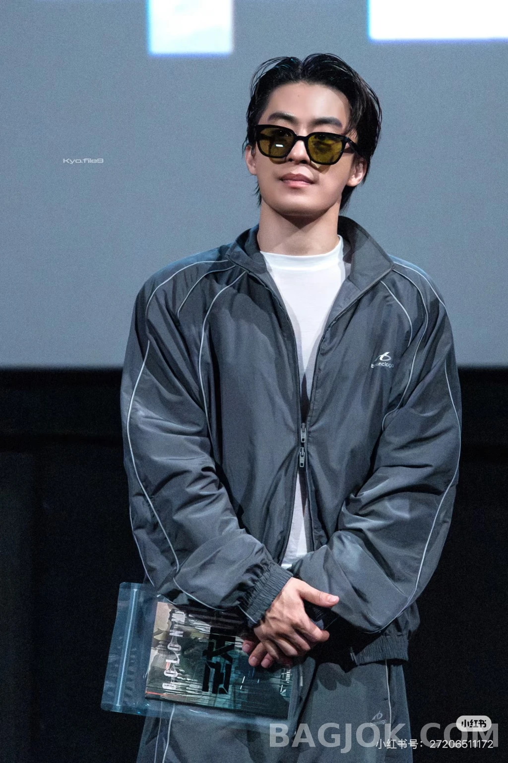 발렌시아가 발렌시아가 리플렉티브 파이핑 집업 트랙 재킷 상세 이미지