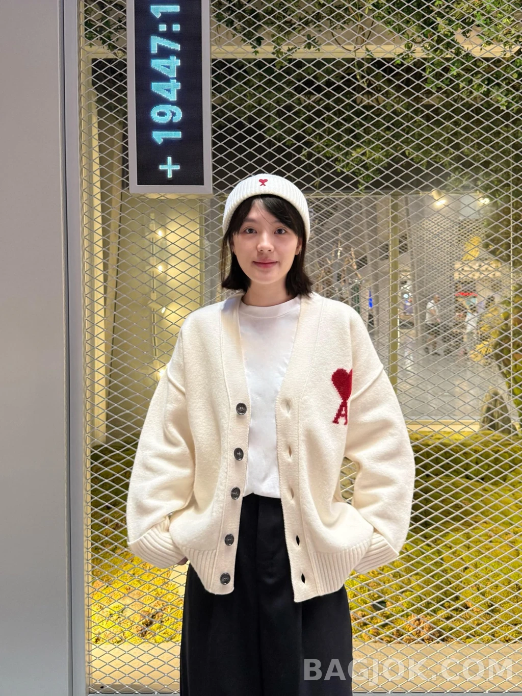 아미 아미 하트 로고  V넥 가디건 상세 이미지