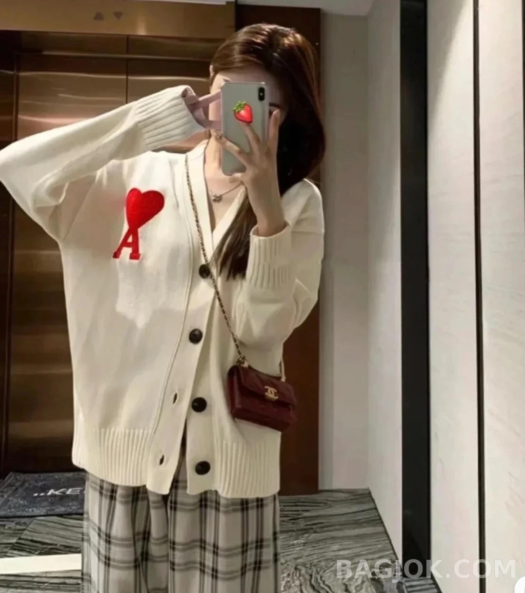 아미 아미 하트 로고  V넥 가디건 상세 이미지
