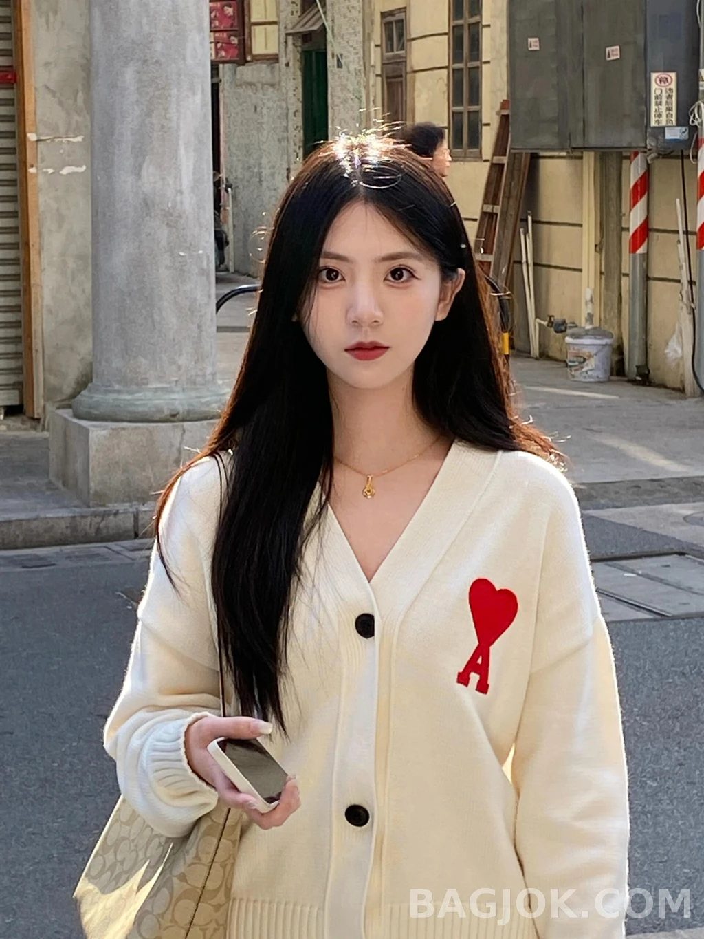 아미 아미 하트 로고  V넥 가디건 상세 이미지