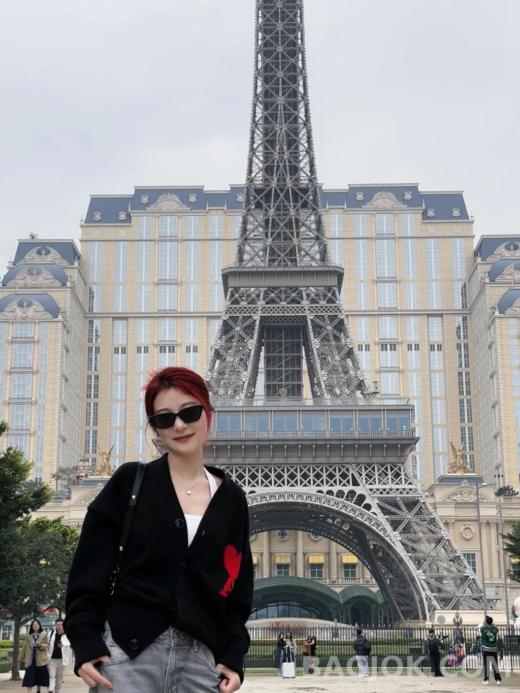 아미 아미 하트 로고  V넥 가디건 상세 이미지