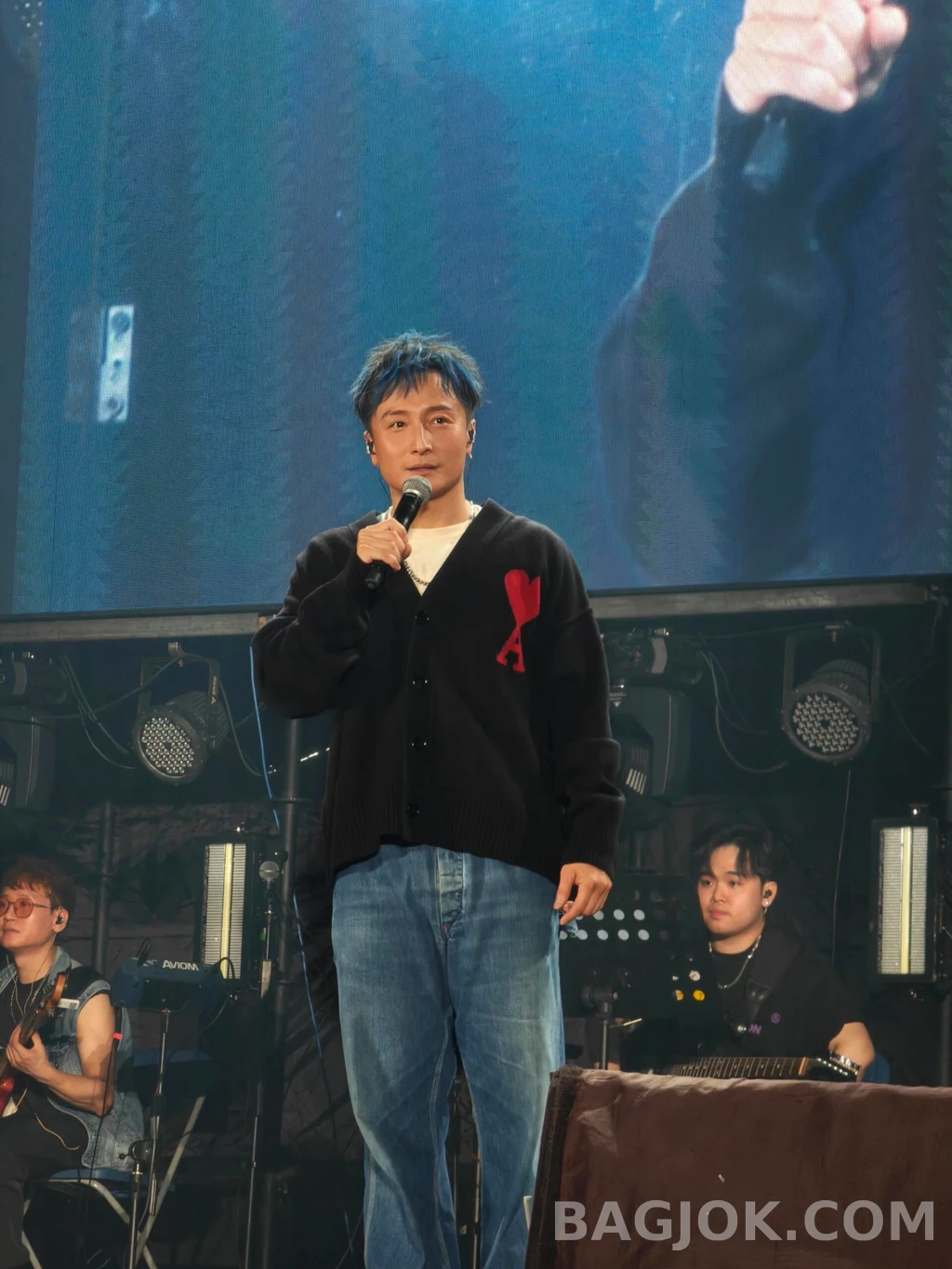 아미 아미 하트 로고  V넥 가디건 상세 이미지