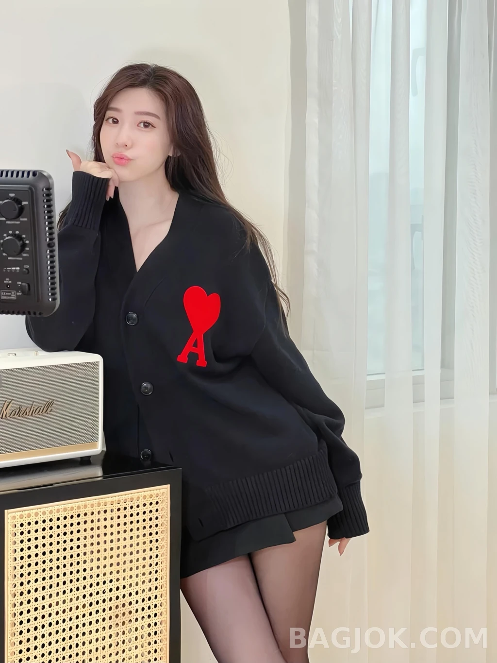 아미 아미 하트 로고  V넥 가디건 상세 이미지