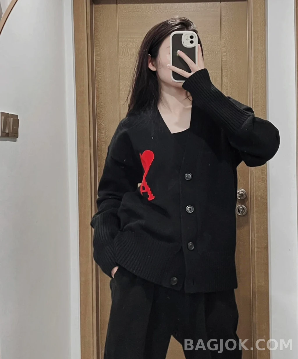 아미 아미 하트 로고  V넥 가디건 상세 이미지