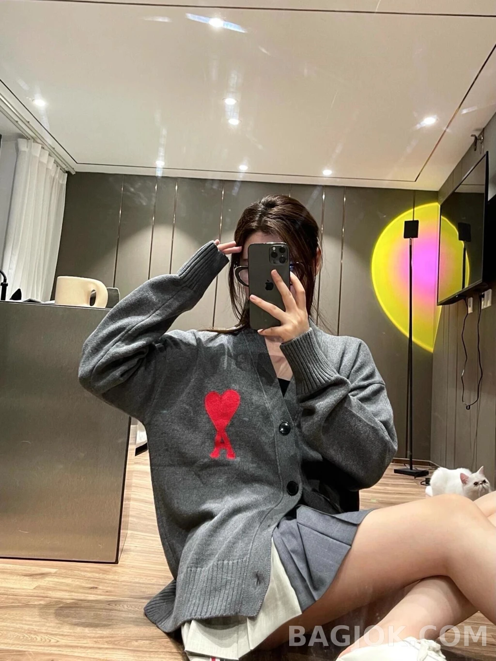 아미 아미 하트 로고  V넥 가디건 상세 이미지