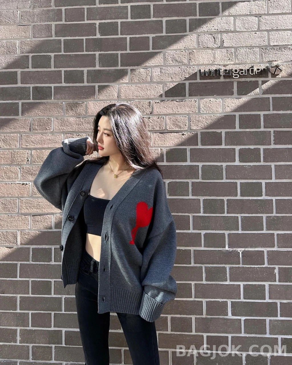 아미 아미 하트 로고  V넥 가디건 상세 이미지