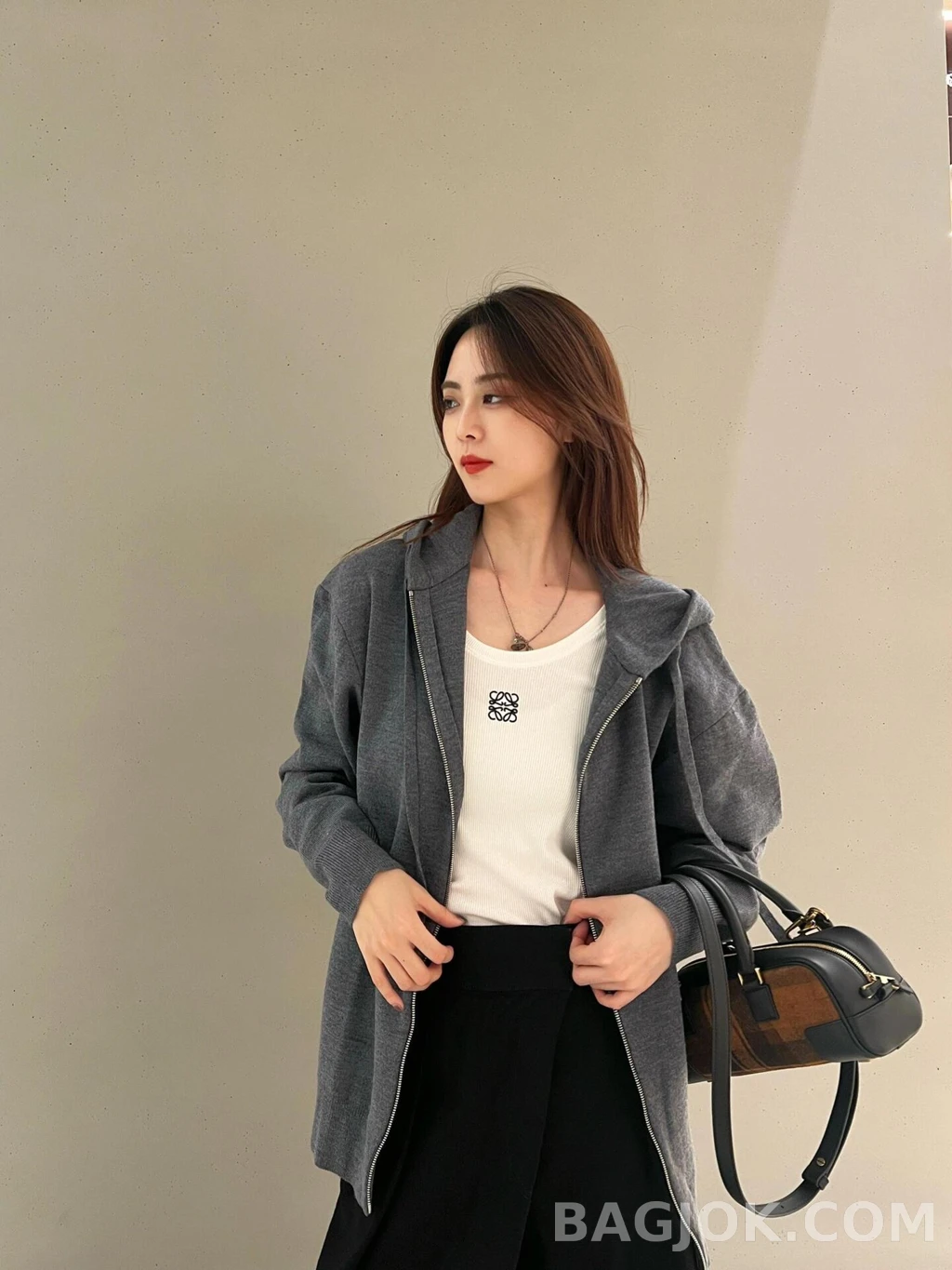 로에베 로에베 백로고 후드 집업 상세 이미지