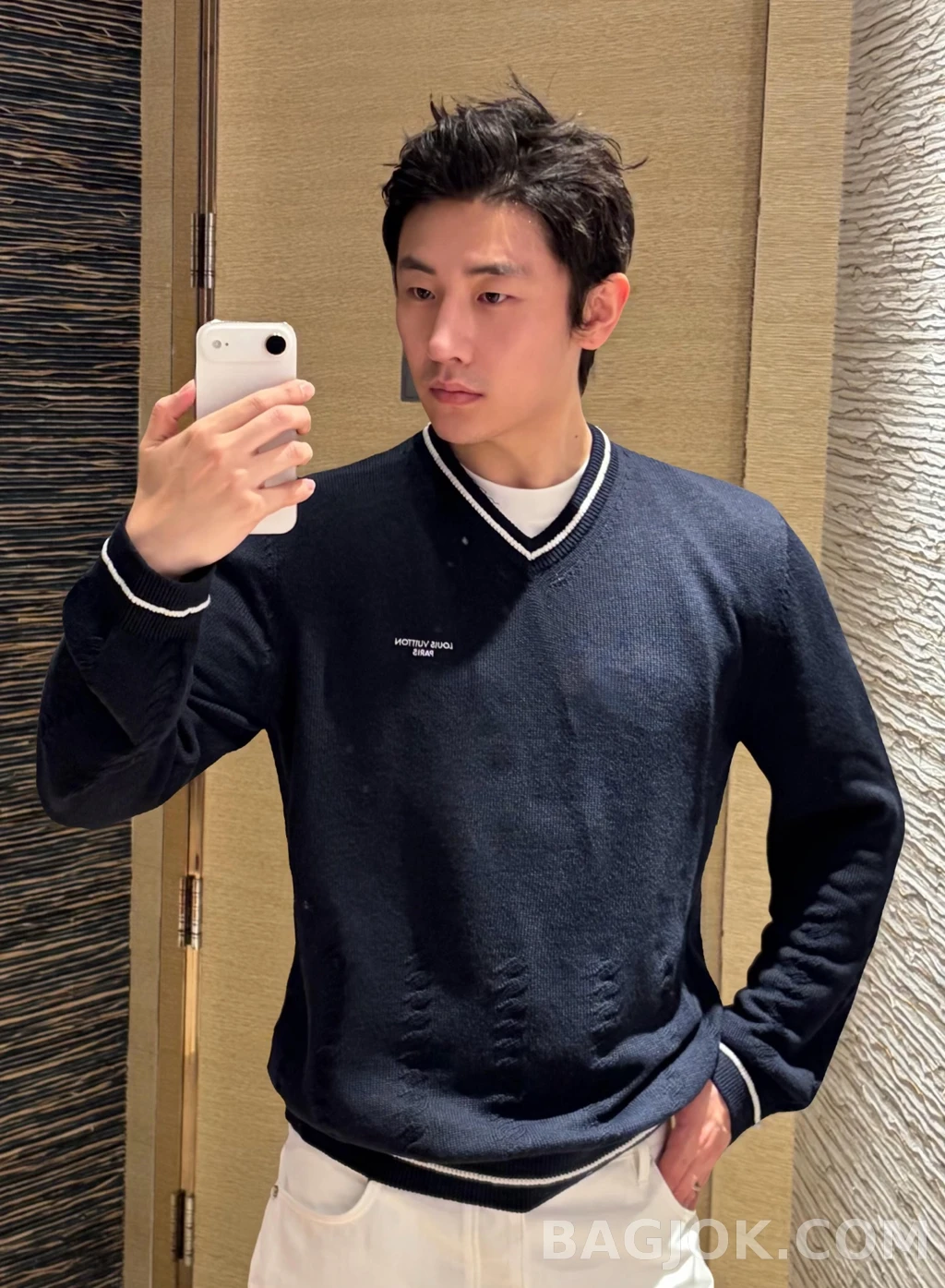 null 루이비통 로고 V넥 니트 상세 이미지